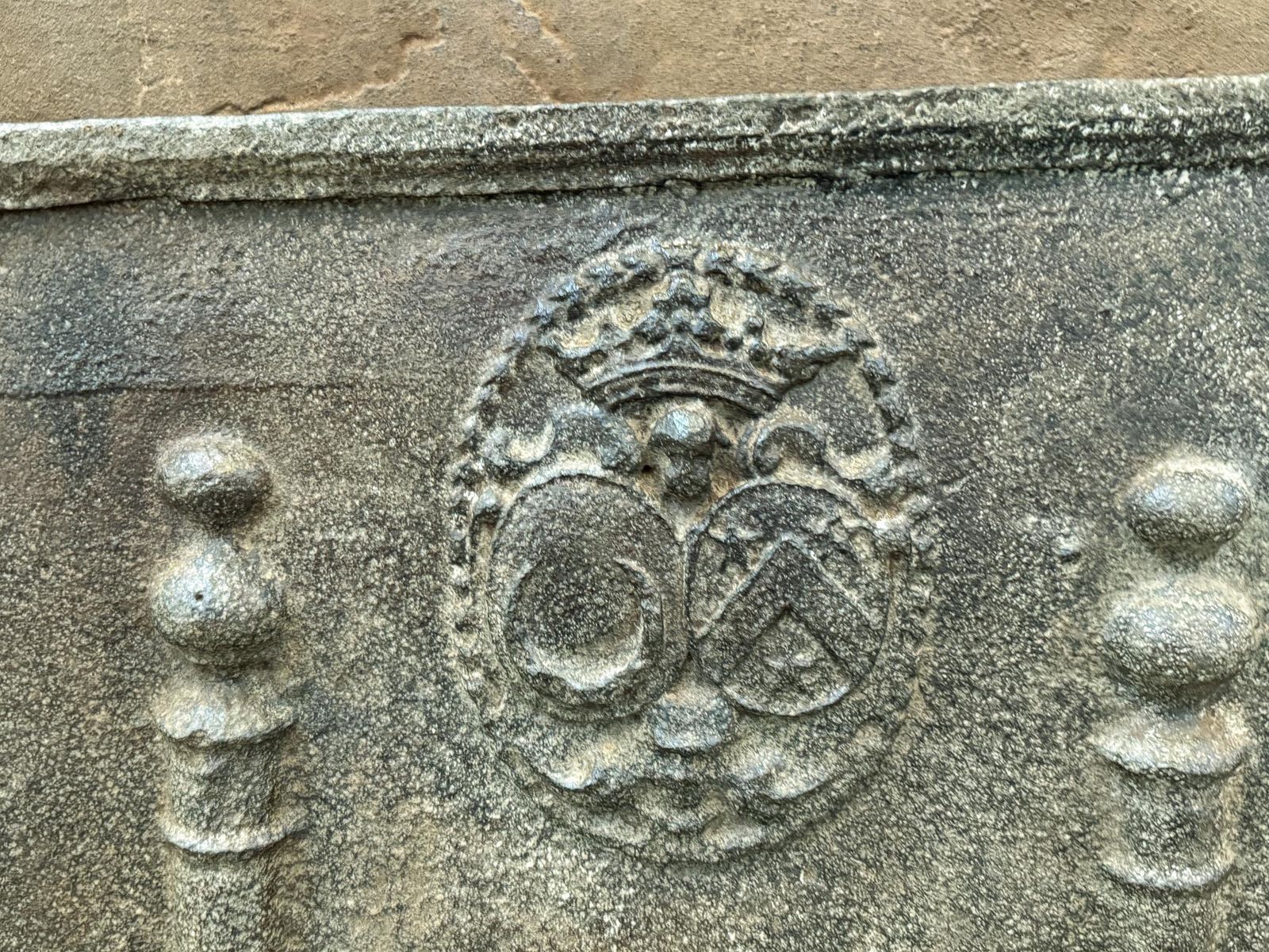 Antique French Louis XIV Period 'Coat Of Arms' Fireback / Backsplash photo vinterior