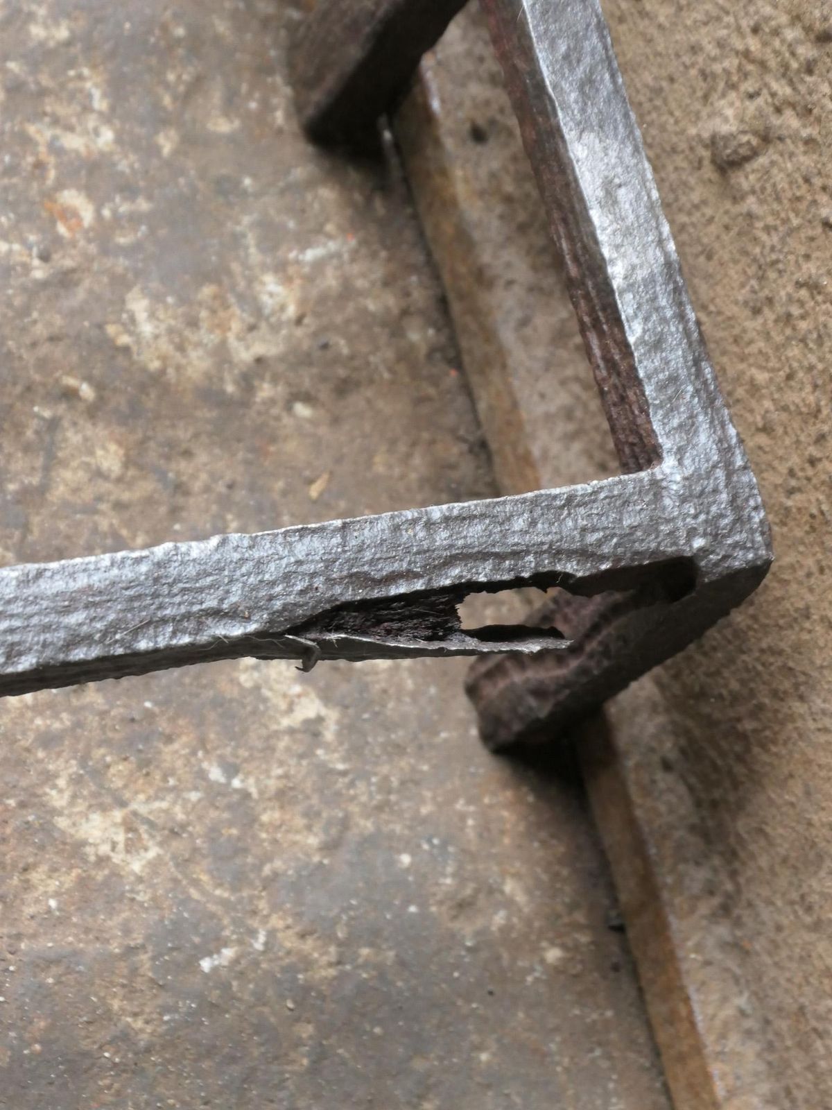 photo vintage 19th Century Dutch Victorian Fireplace Grate Or Fire Basket