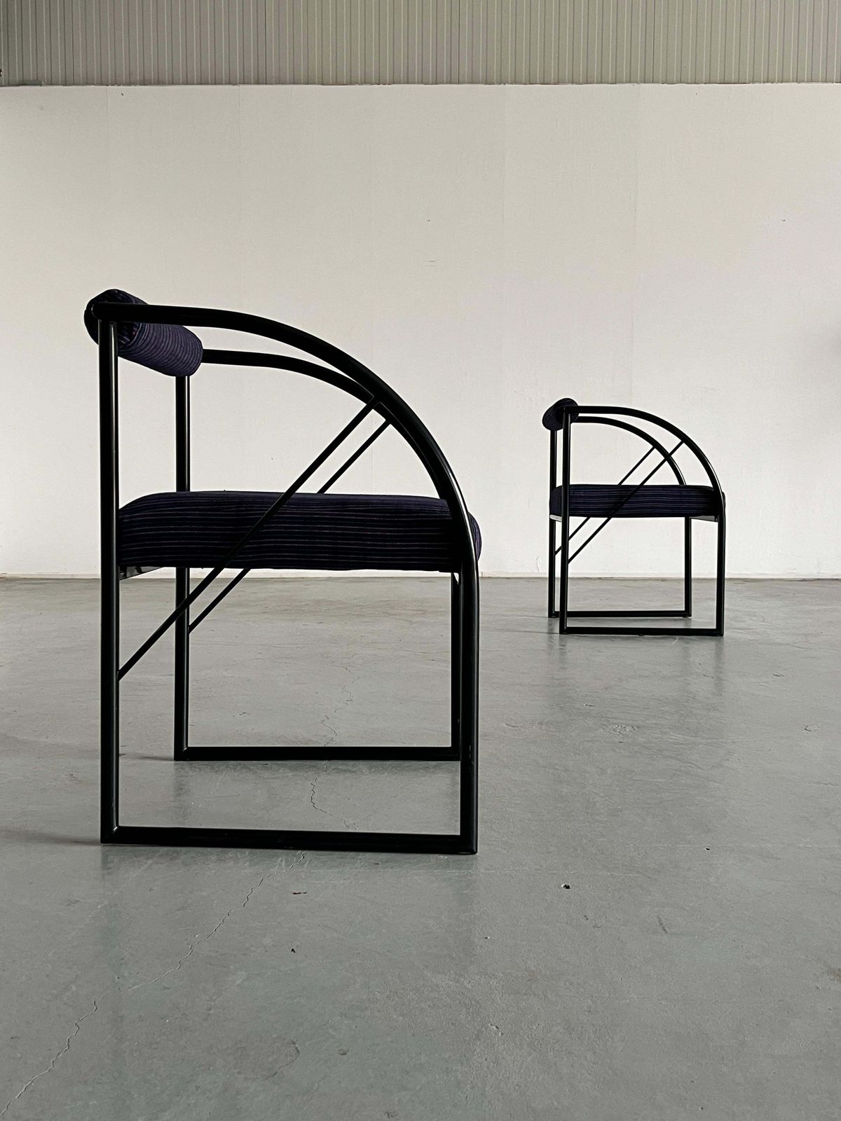 1 Of 2 Postmodern Armchairs, Multicolour Memphis Stripe Upholstery, 1980s Italy photo vinterior