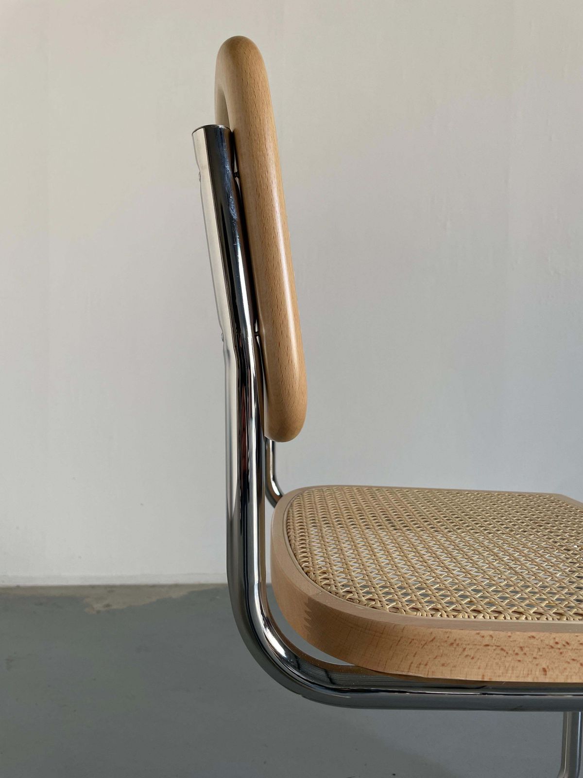 photo furniture Cesca Mid Century Cantilever Chair, Marcel Breuer B32 Design