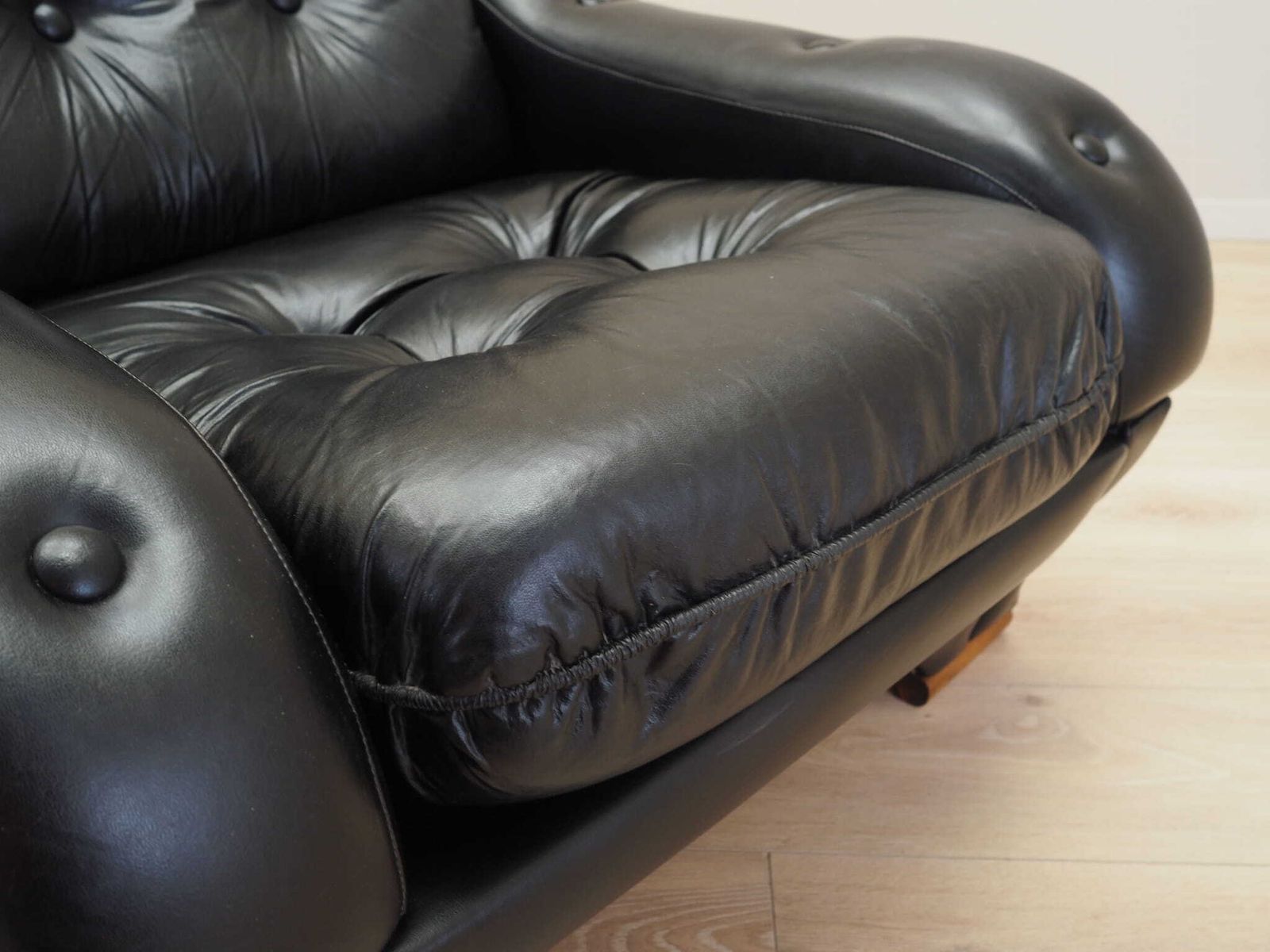 photo vinterior Zwarte Fauteuil, Italiaans Design, Jaren 1980, Productie: Italië