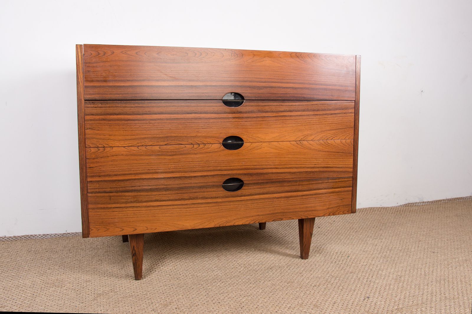 photo furniture Grande coiffeuse commode en palissandre, par Paul Geoffroy pour Edition Charron, 1960.