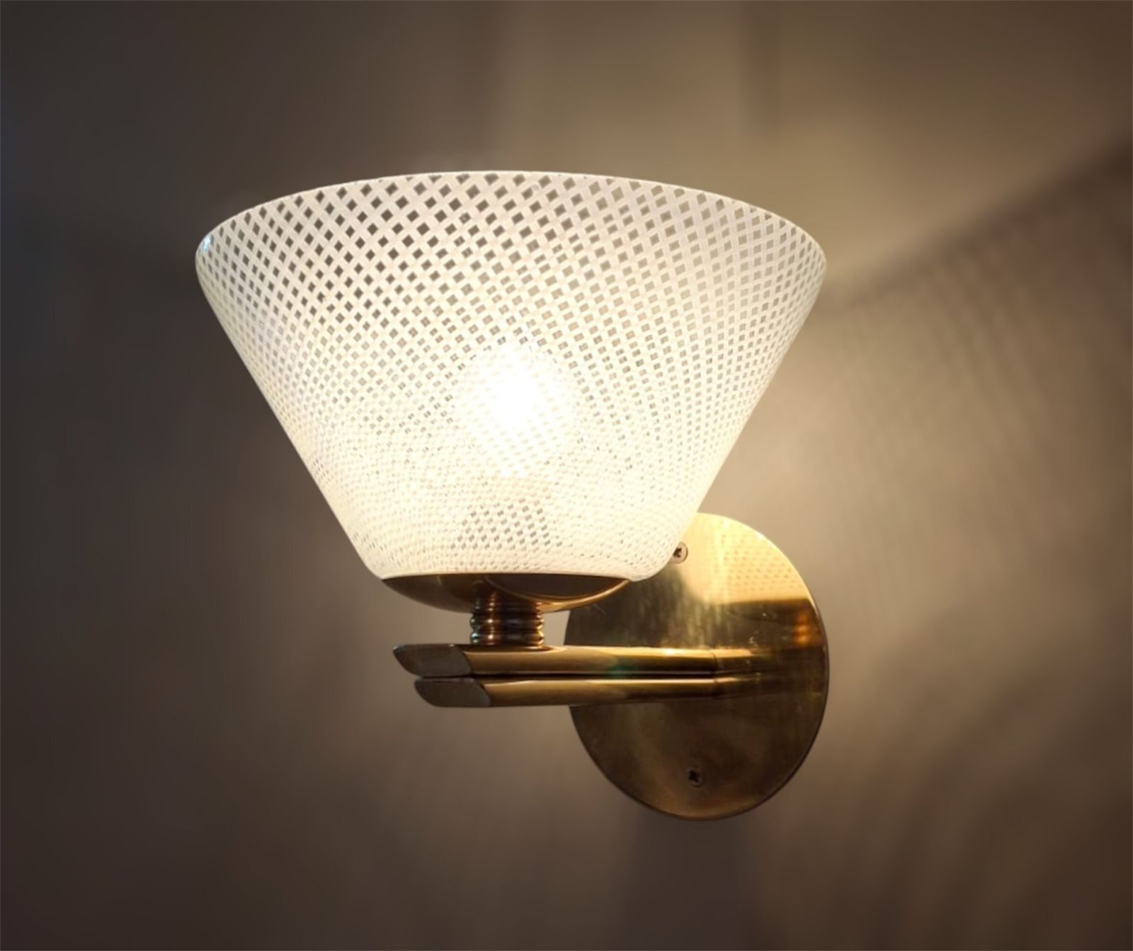 photo furniture Pair Of Reticello Cup Sconces By Barovier & Toso, 2 Pairs Available