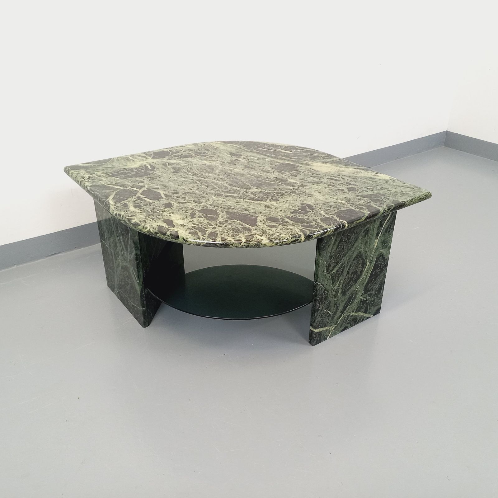 photo vintage Square Coffee Table In Green Marble And Smoked Glass