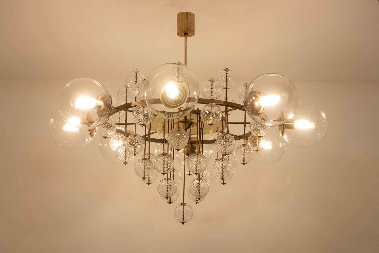 Large Chandelier In Gilded Brass And Decorative Balls. 1970s. photo vintage