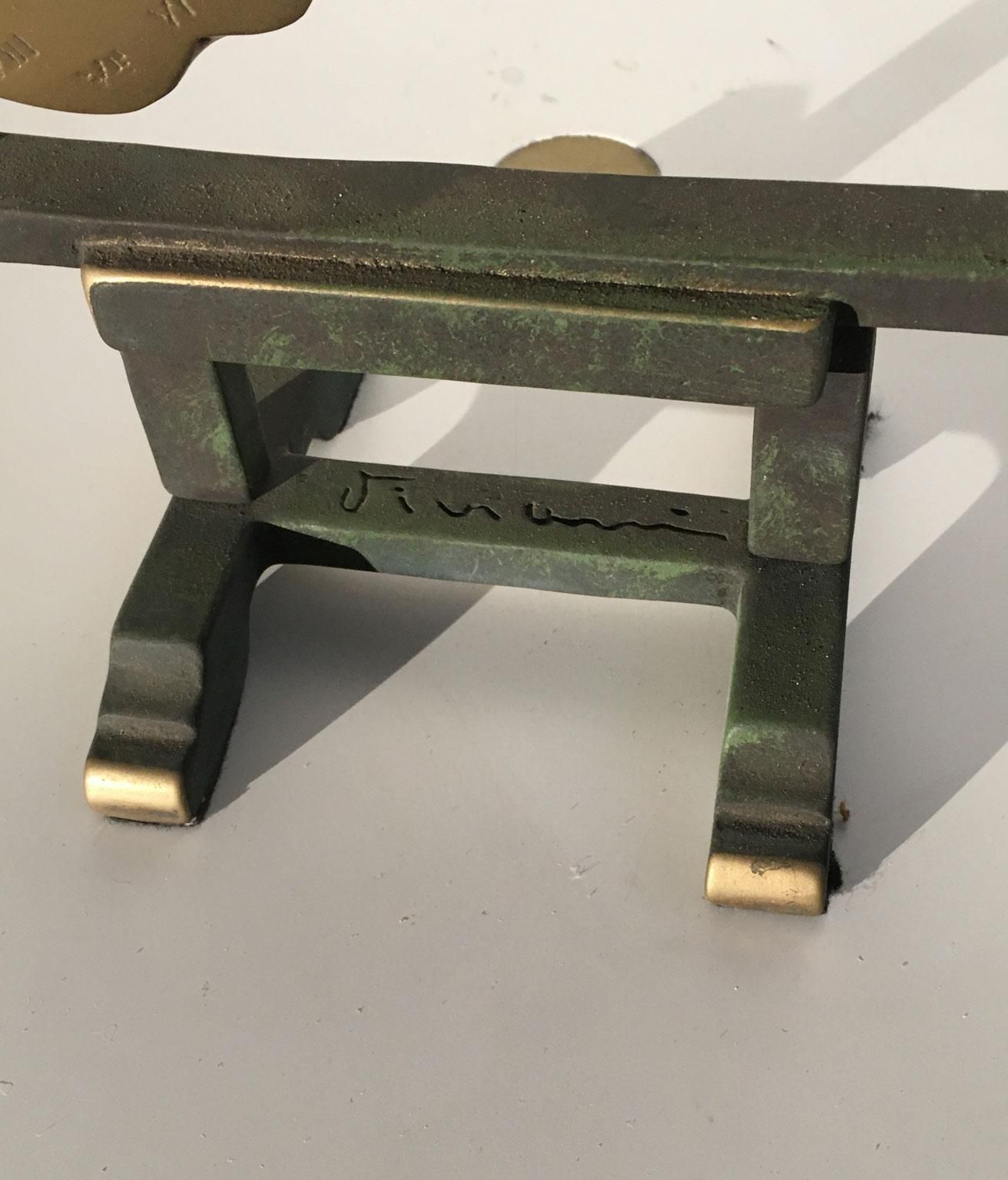 photo vintage 1976 Italy Bronze Abstract Sculpture By Vanni Viviani Easel With Two Half Apples