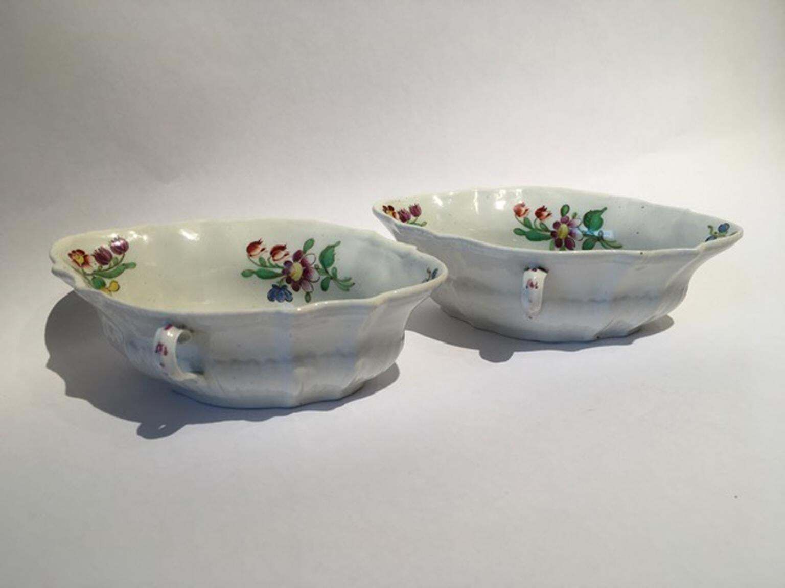photo vinterior Italy 18th Century Italy Richard Ginori Doccia Pair Of Porcelain Sauce Bowls