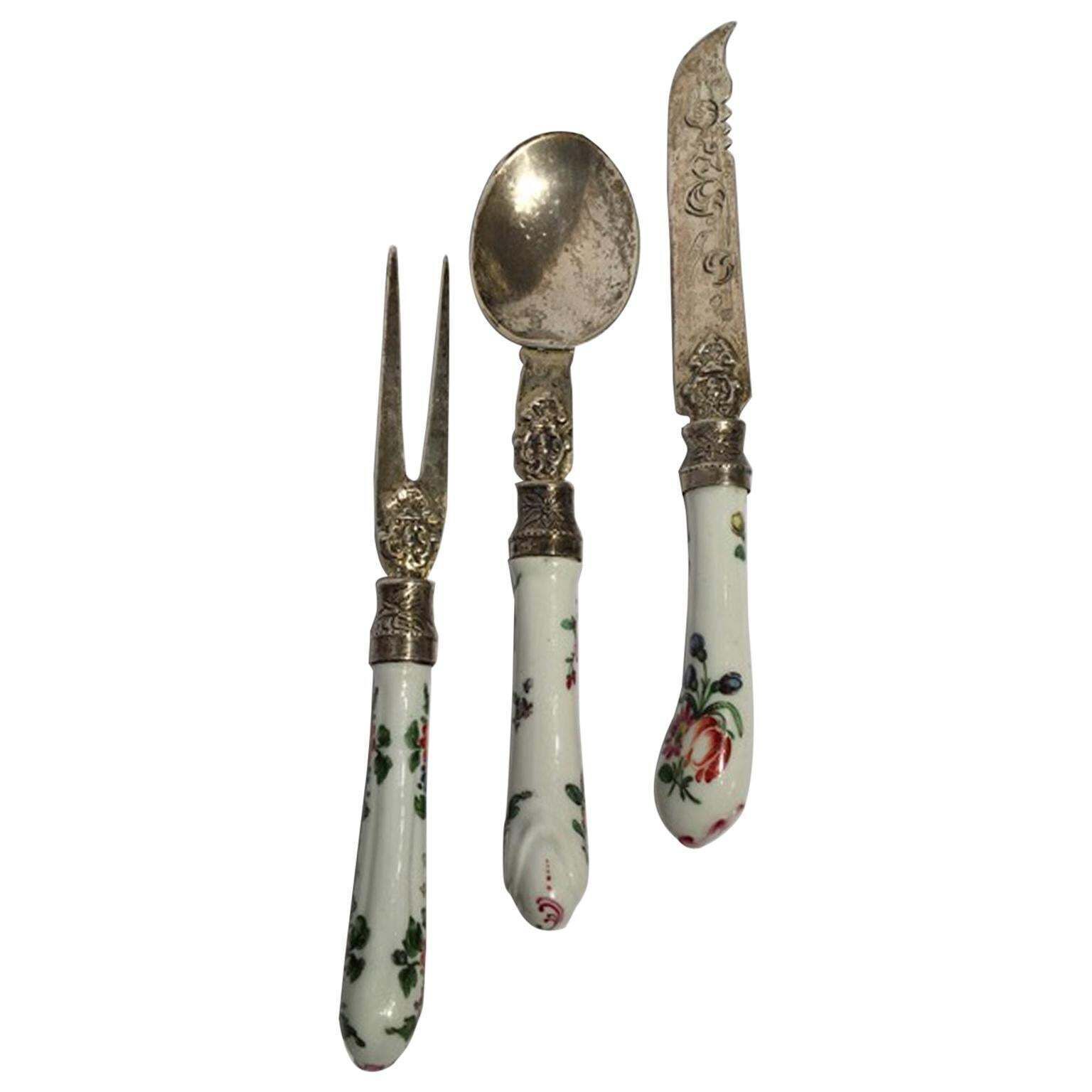 Early 19th Century Set Of 3 English Porcelain Cutleries