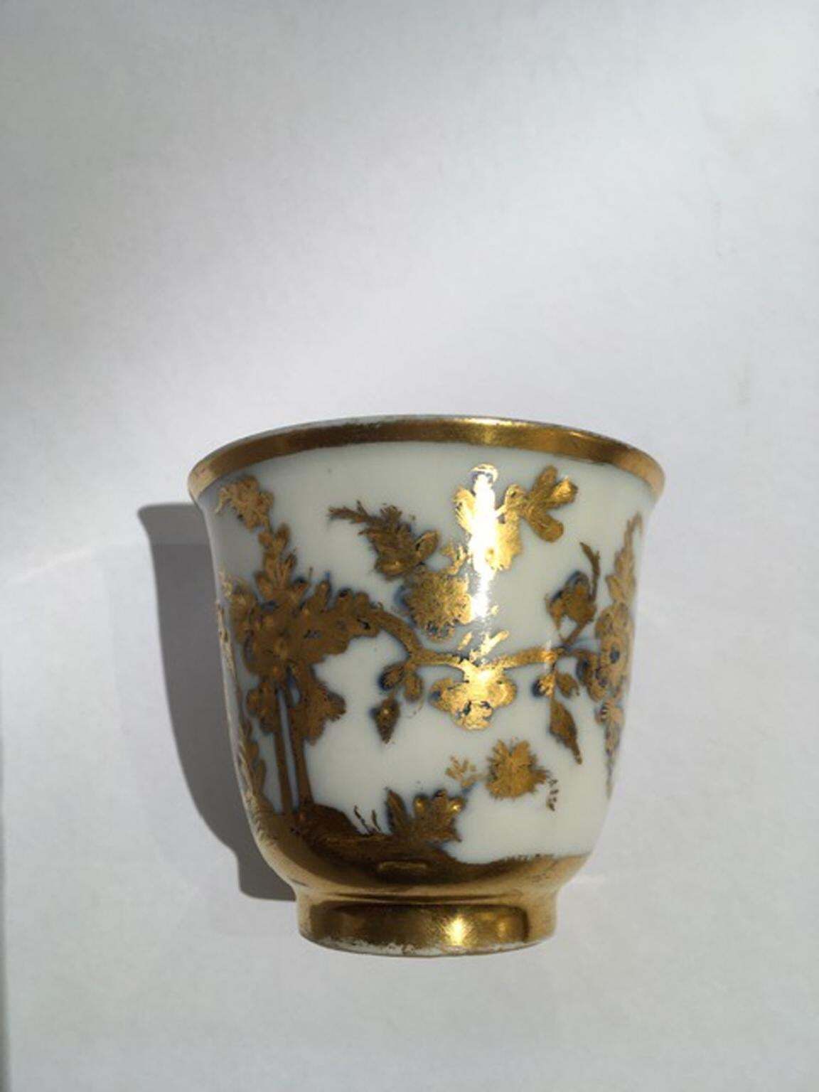 Meissen Mid 18th Century Cup White Porcelain With Golden Drawings Japonese Style photo 1022.0