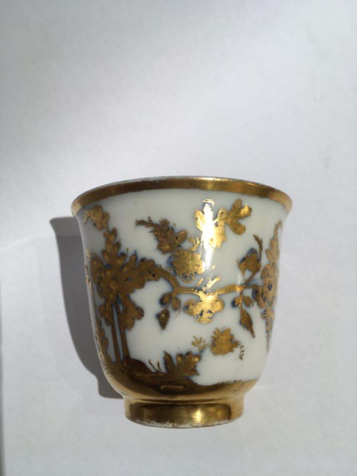 Meissen Mid 18th Century Cup White Porcelain With Golden Drawings Japonese Style photo vinterior