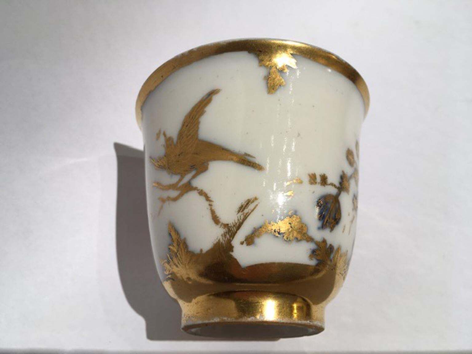 Meissen Mid 18th Century Cup White Porcelain With Golden Drawings Japonese Style photo vintage