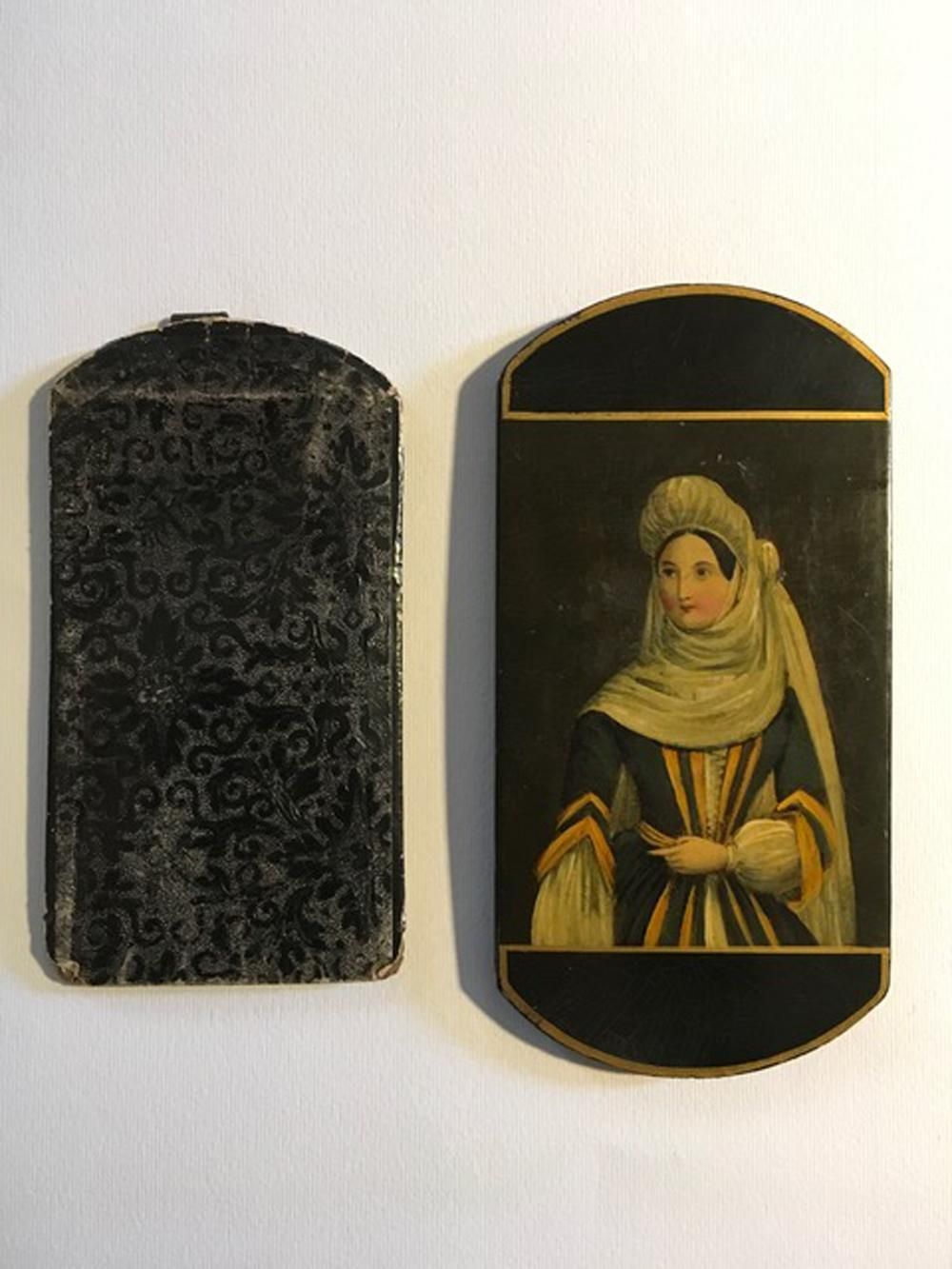 photo furniture Mid 18th Century Decorative Lacquered Wooden Tobacco Snuff Box Black