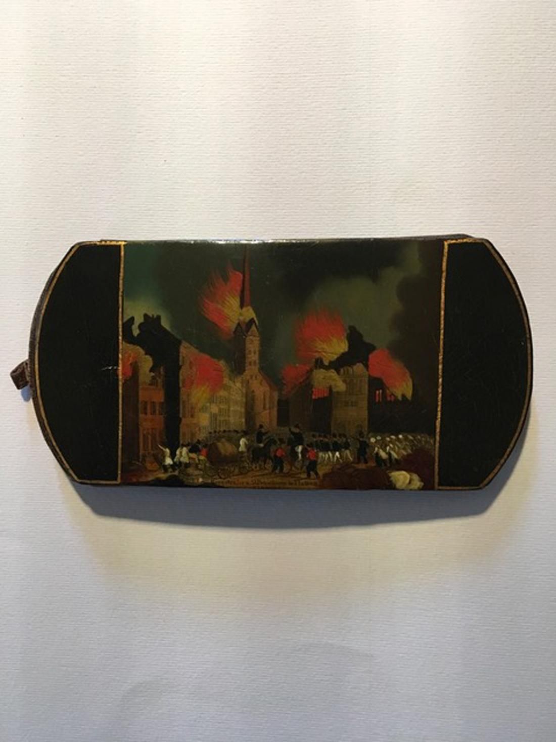 photo furniture Mid 19th Century Decorative Lacquered Wooden Tobacco Snuff Box Black