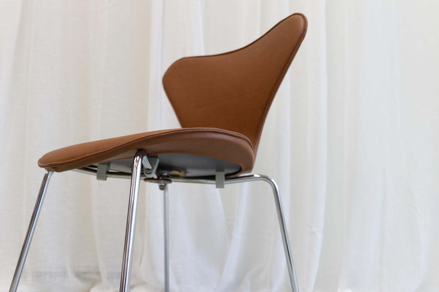 Furniture Series 7 Chair By Arne Jacobsen For Fritz Hansen, 2001. photo