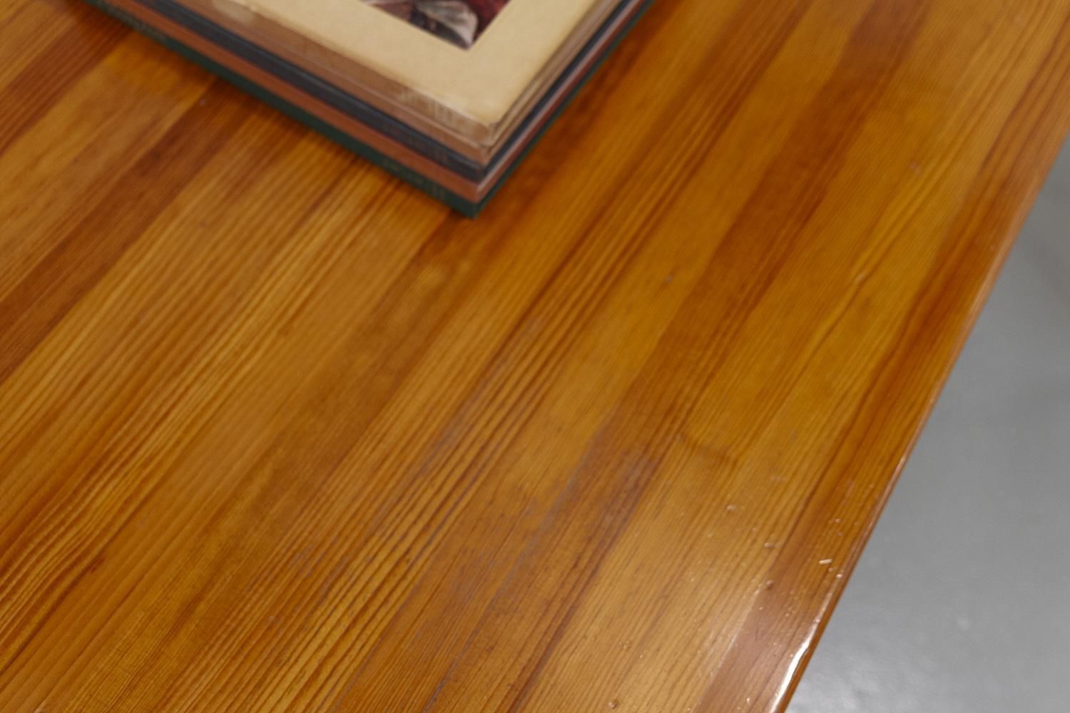 photo vintage Danish Modern Rectangular Brutalist Coffee Table In Oregon Pine, 1970s.