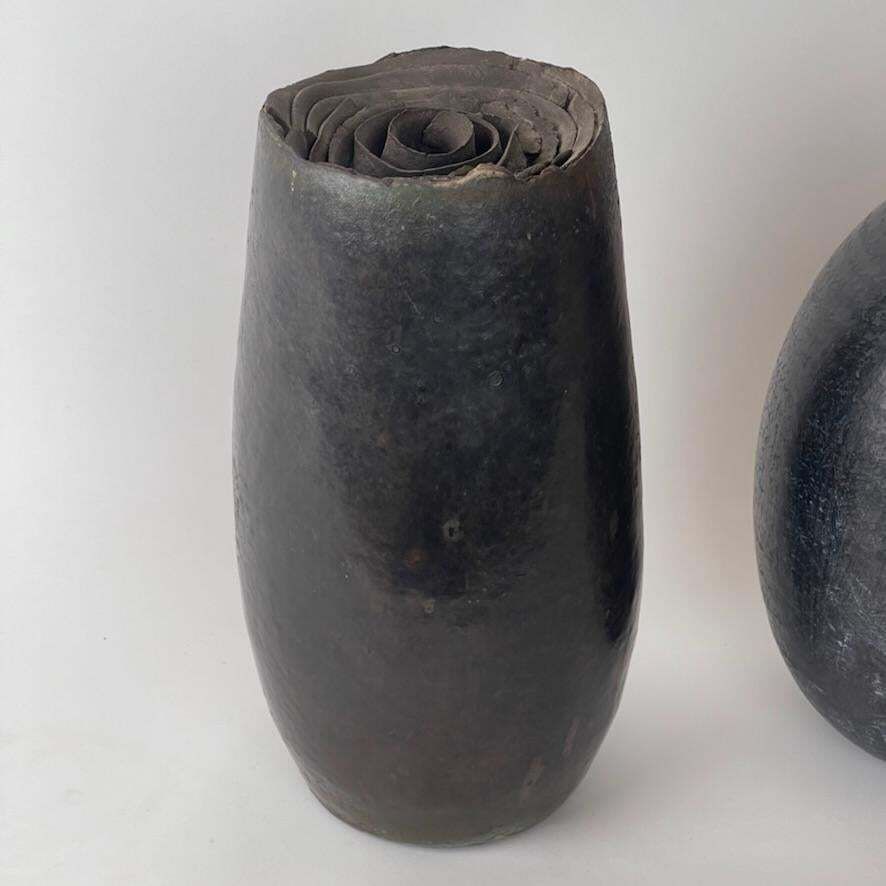 photo vinterior Late 20th Century Pair Of Italian Sculptural Black Stoneware Vases By L. Leandri