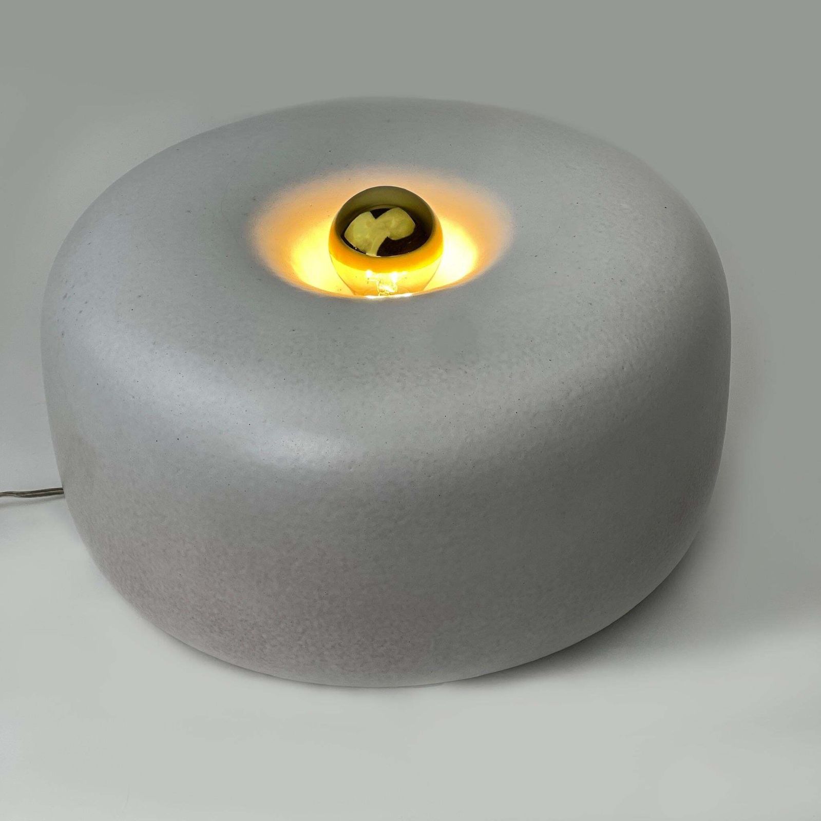 Mid Century Modern White Enameled Stoneware Round Table Lamp By G. Tramonti photo furniture