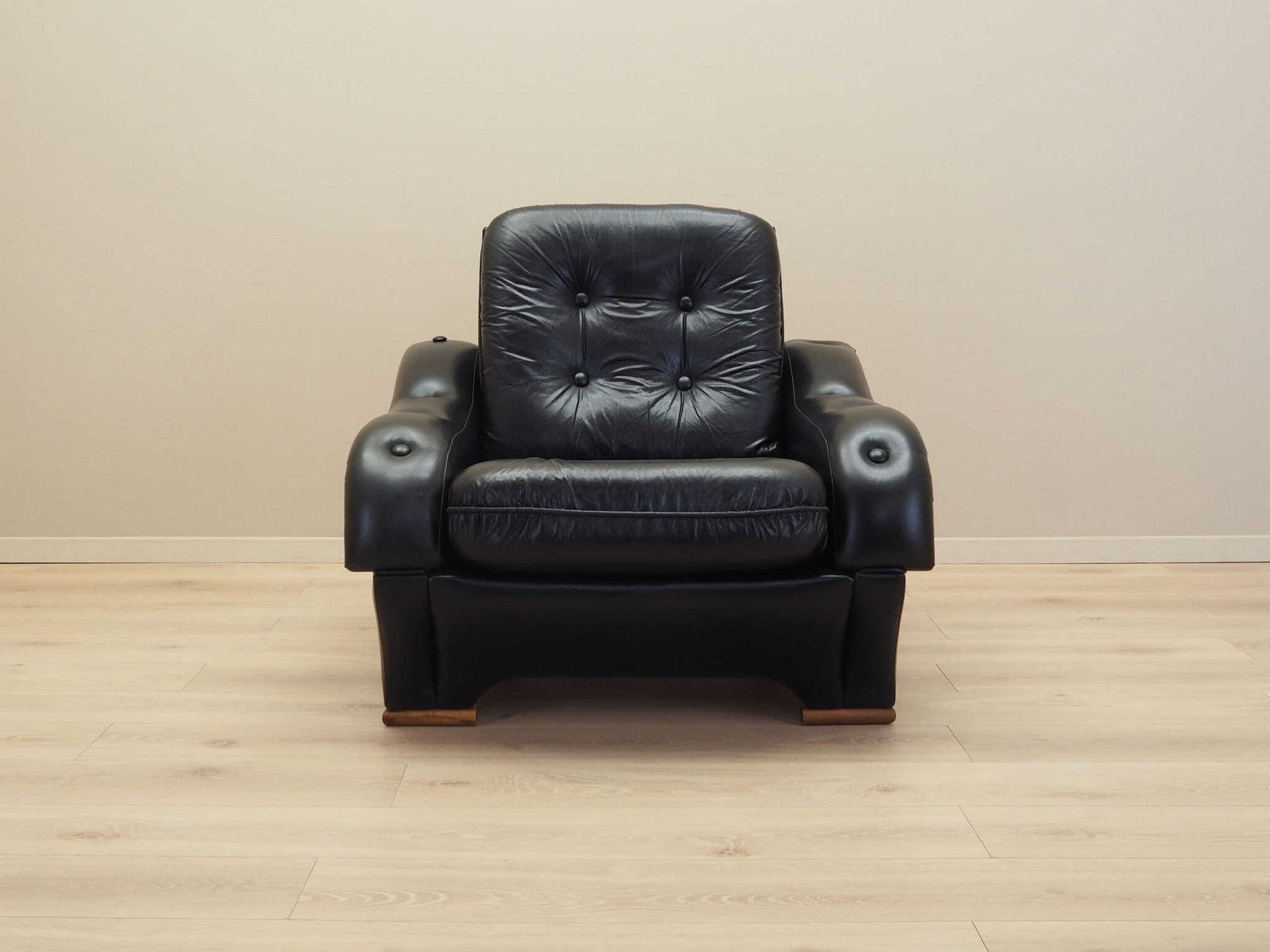 Black Armchair Italian Design 1980s  Manufacture: Italy photo 1079.0