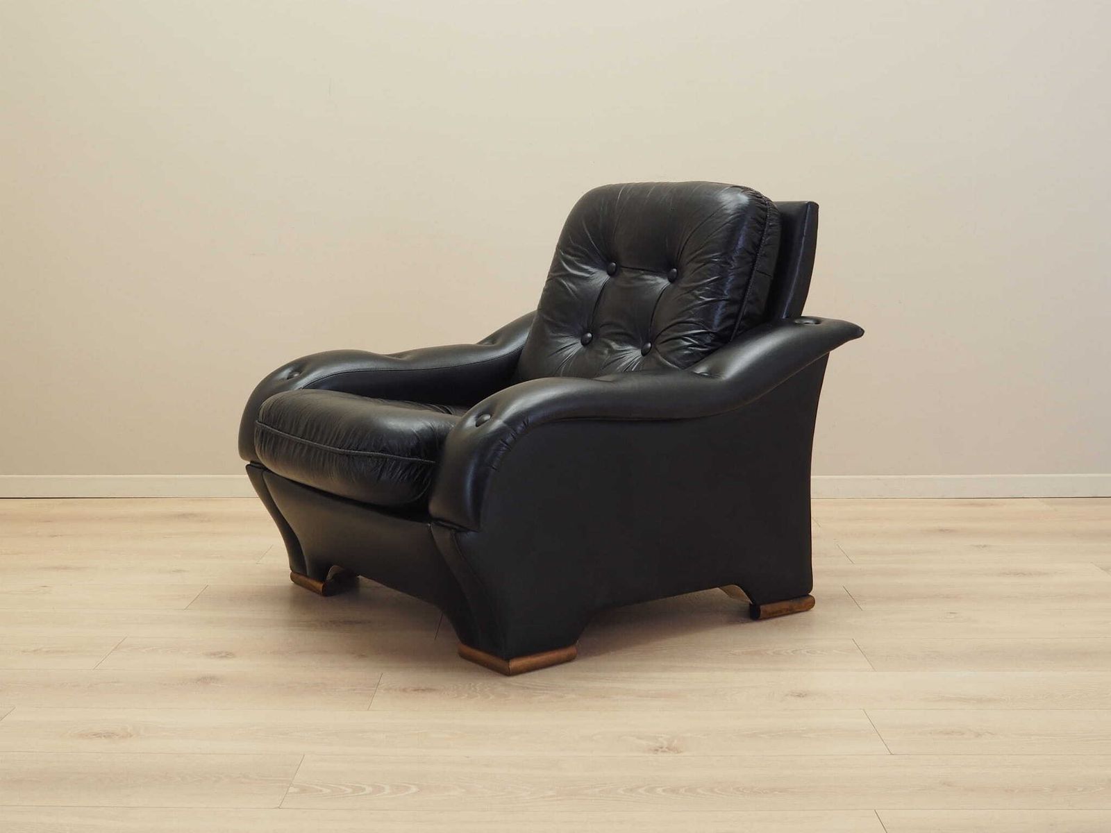 Black Armchair Italian Design 1980s  Manufacture: Italy photo vinterior