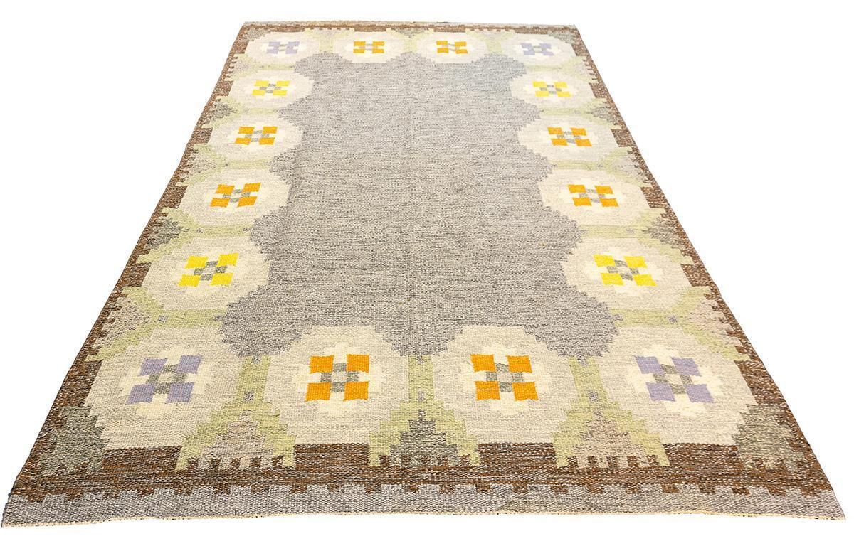 Scandinavian Rug Geometric Design Gray Field photo furniture