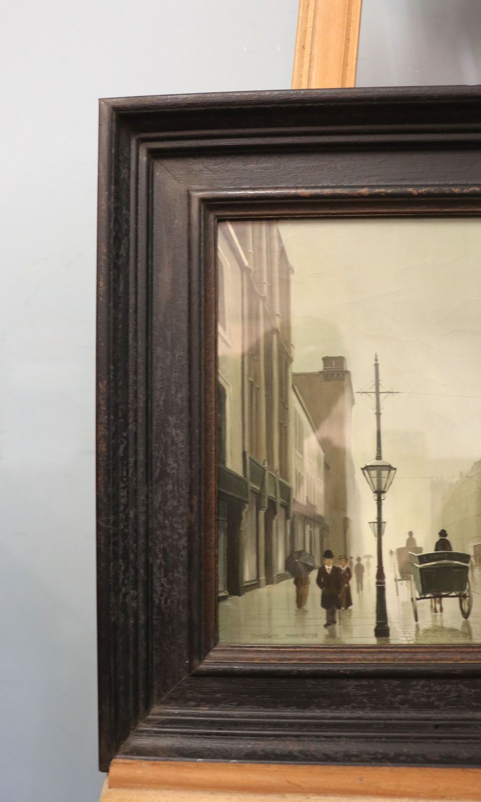 photo vinterior Northern Art! Steven Scholes (Born 1952); Oil On Board, Manchester Street Scene.