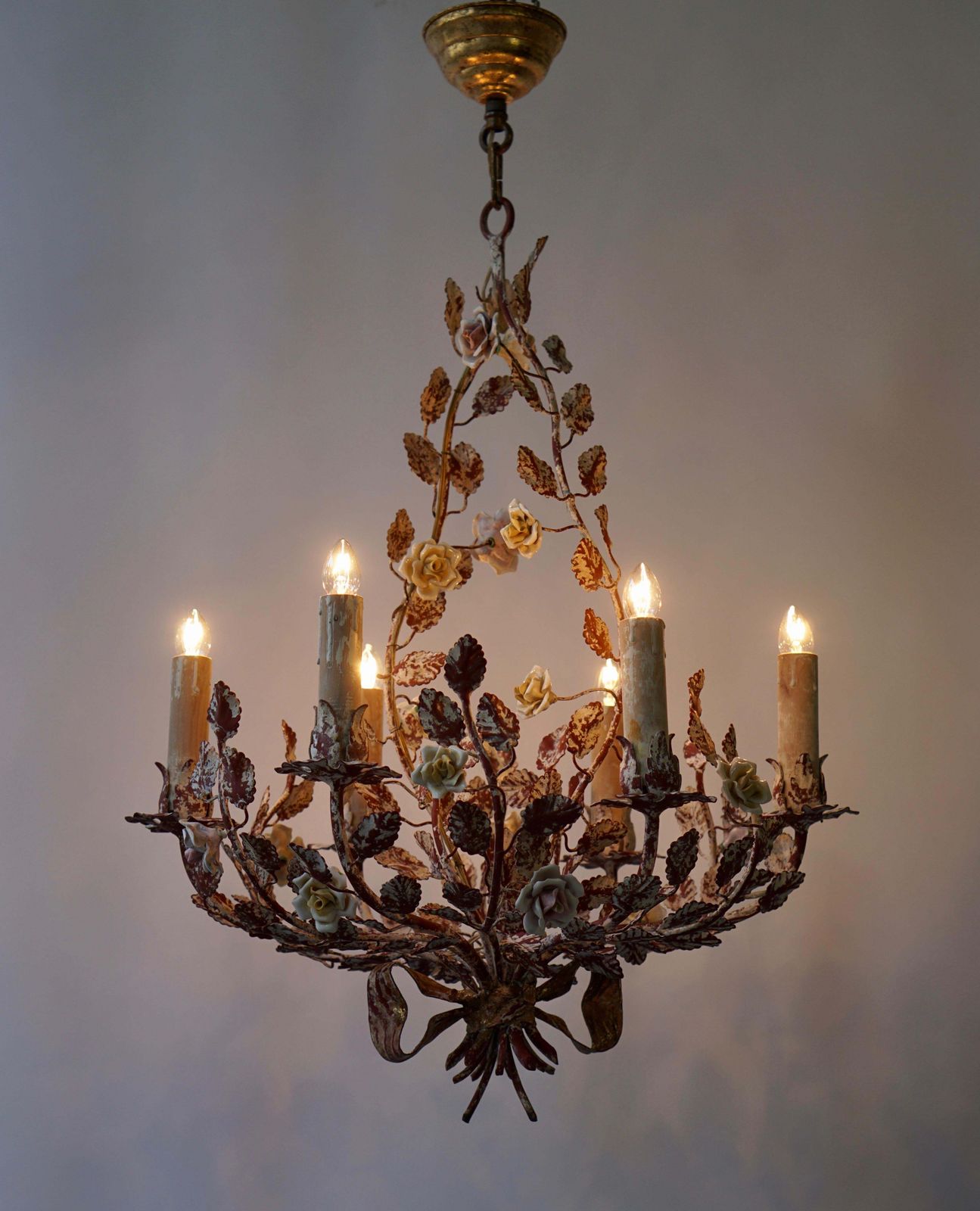 Italian Tôle Chandelier With Porcelain Flowers, 1960s photo 851.0