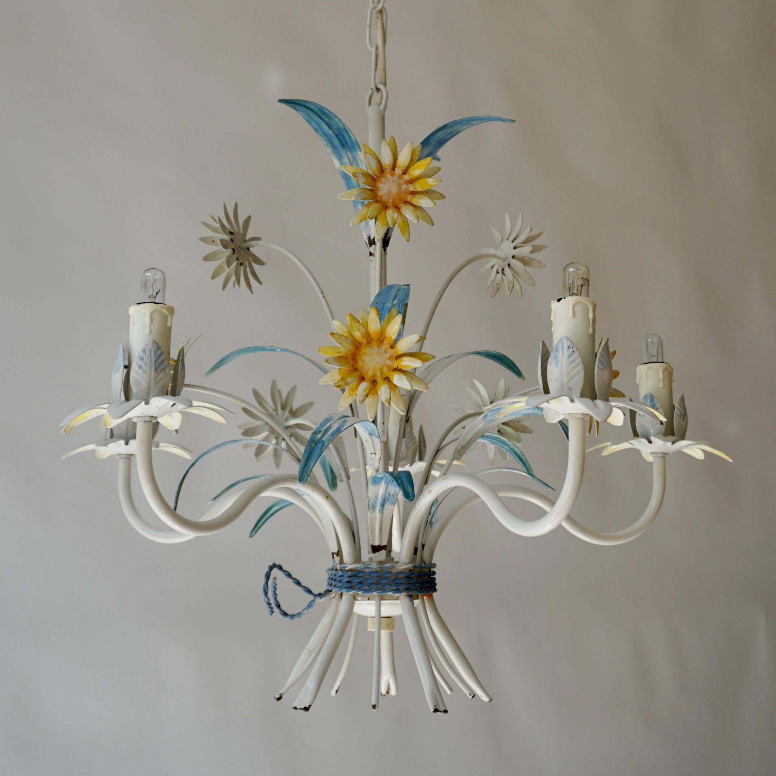 Mid Century Painted Tôle 5 Arm Light Fixture With Yellow Flowers photo buy