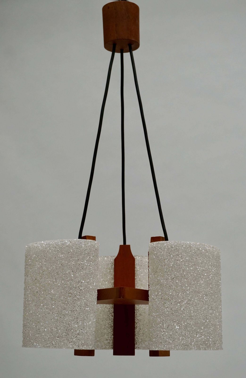 Elegant 1950s Chandelier In Wood And Acrylic photo 1189.0