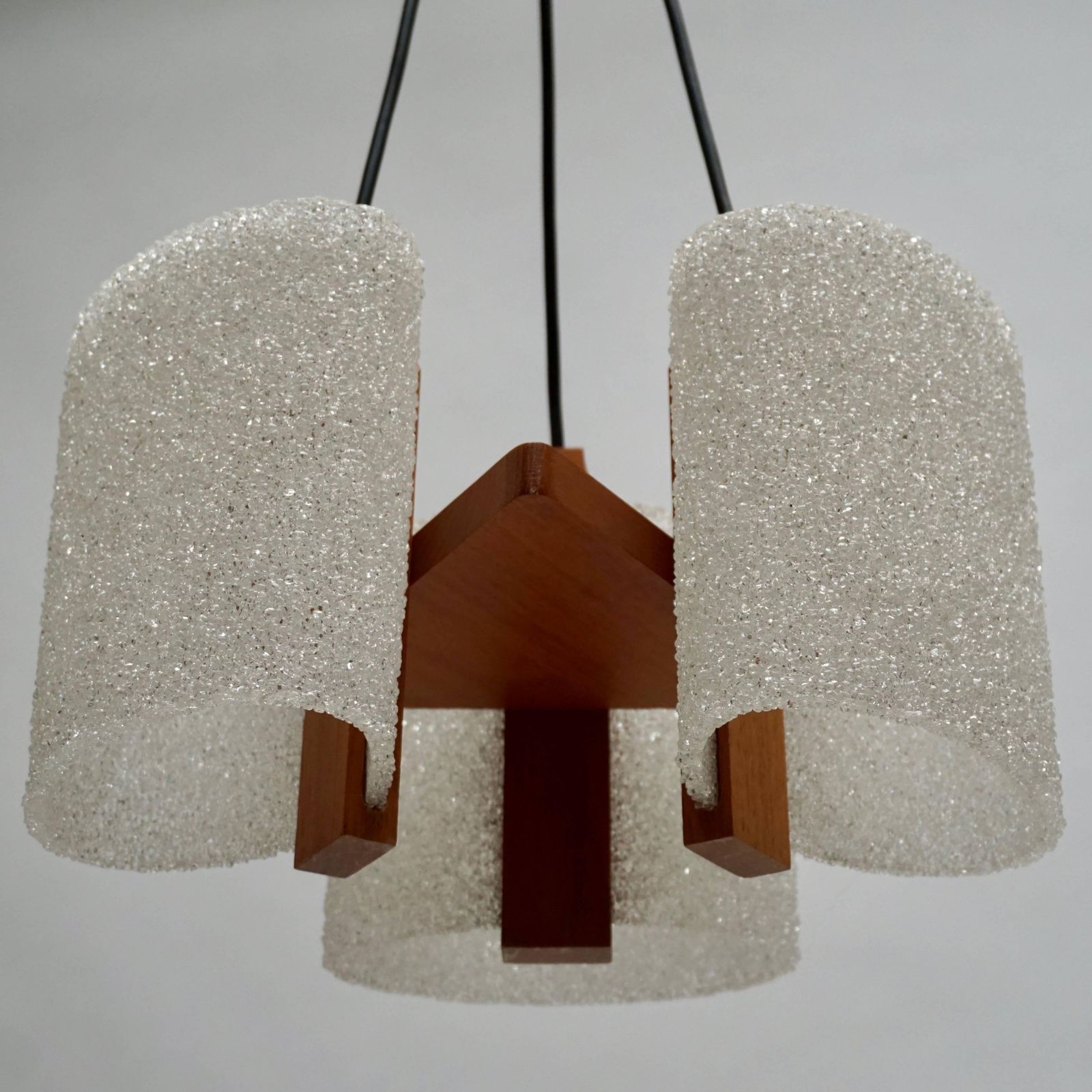 photo furniture Elegant 1950s Chandelier In Wood And Acrylic