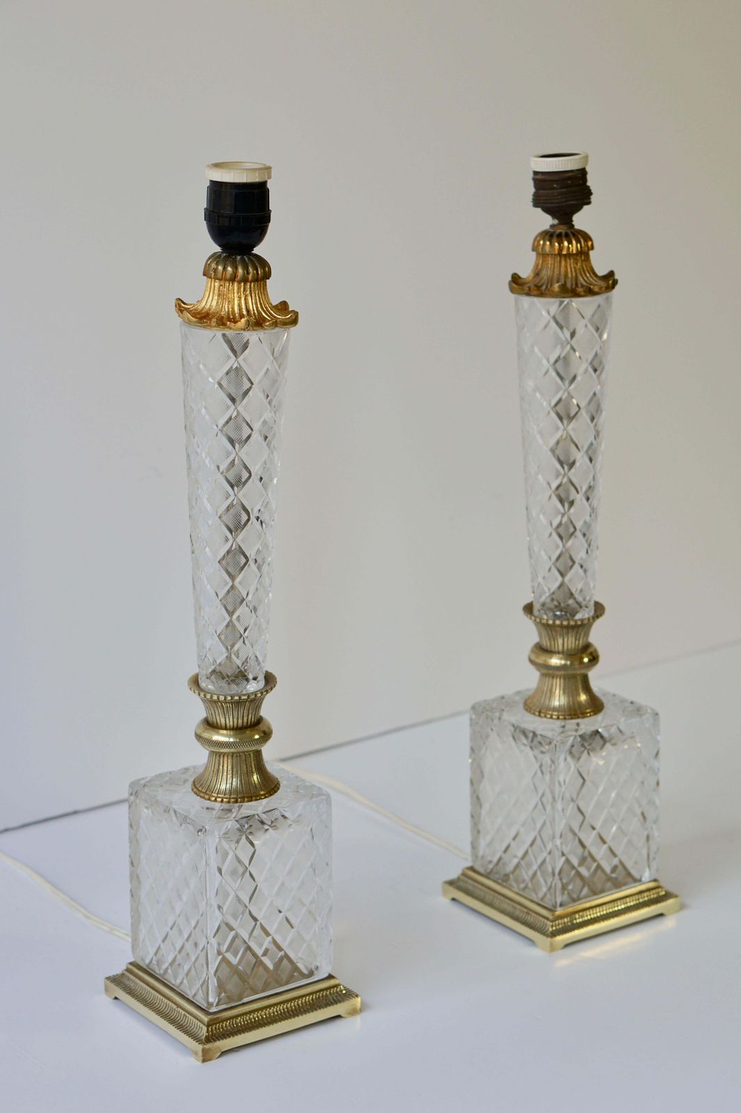Elegant Italian Pair Of Doré Bronze Cut Crystal Ormolu Column Neoclassical Lamps photo 1529.0