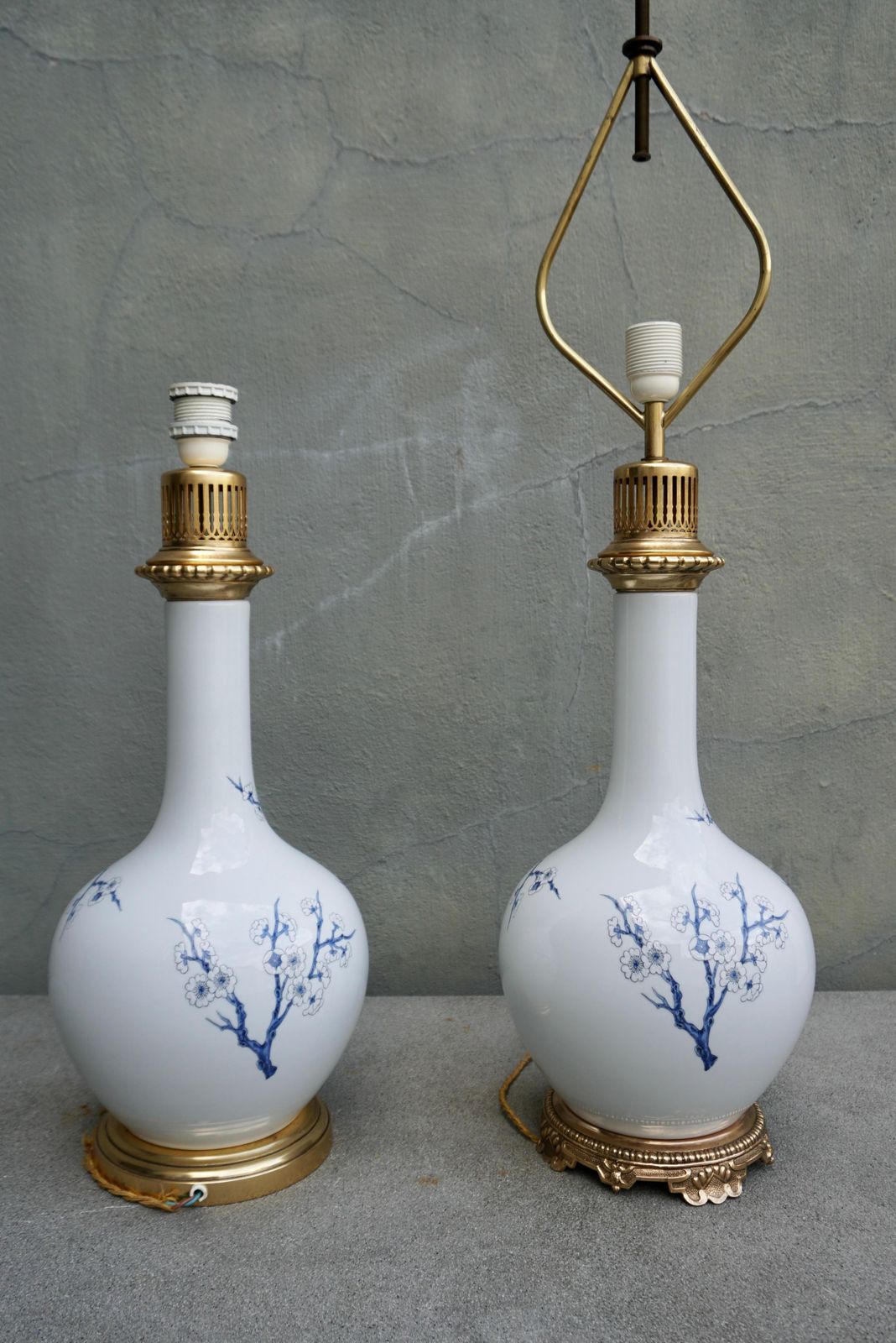 One Of Two Porcelain Paris Blue And White Flower Table Lamps photo vinterior