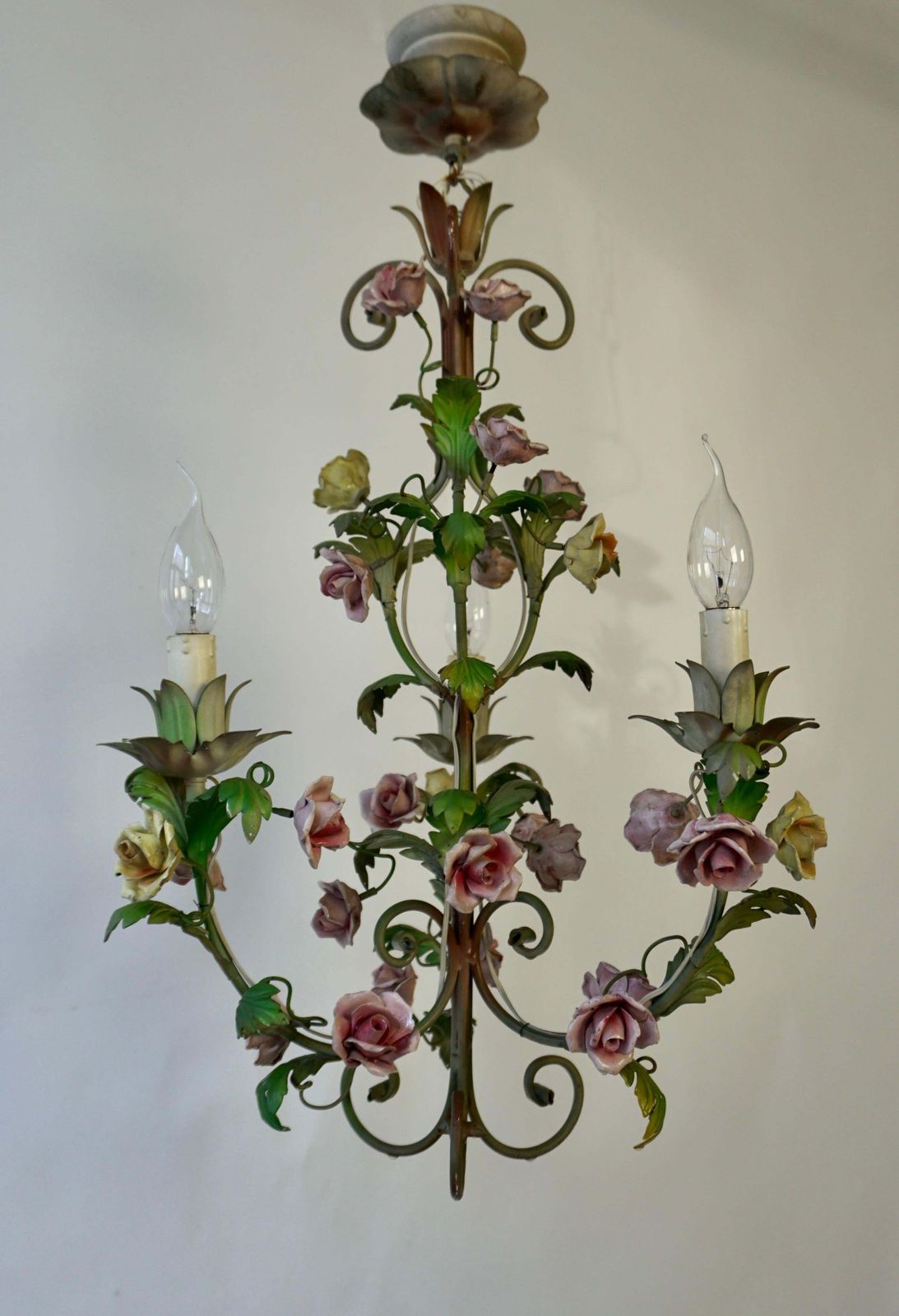Italian 20th Century Louis XVI St. Tole & Saxe Porcelain Three Light Chandelier photo Lighting