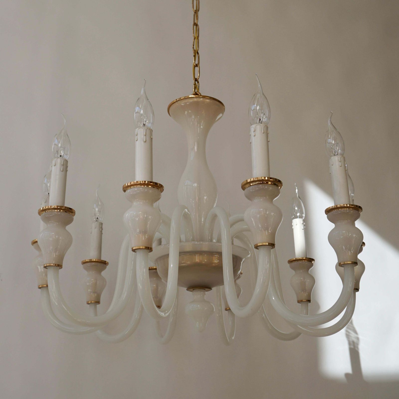 Italian Modern Hand Blown White And Gold Murano Glass Chandeliers photo Lighting