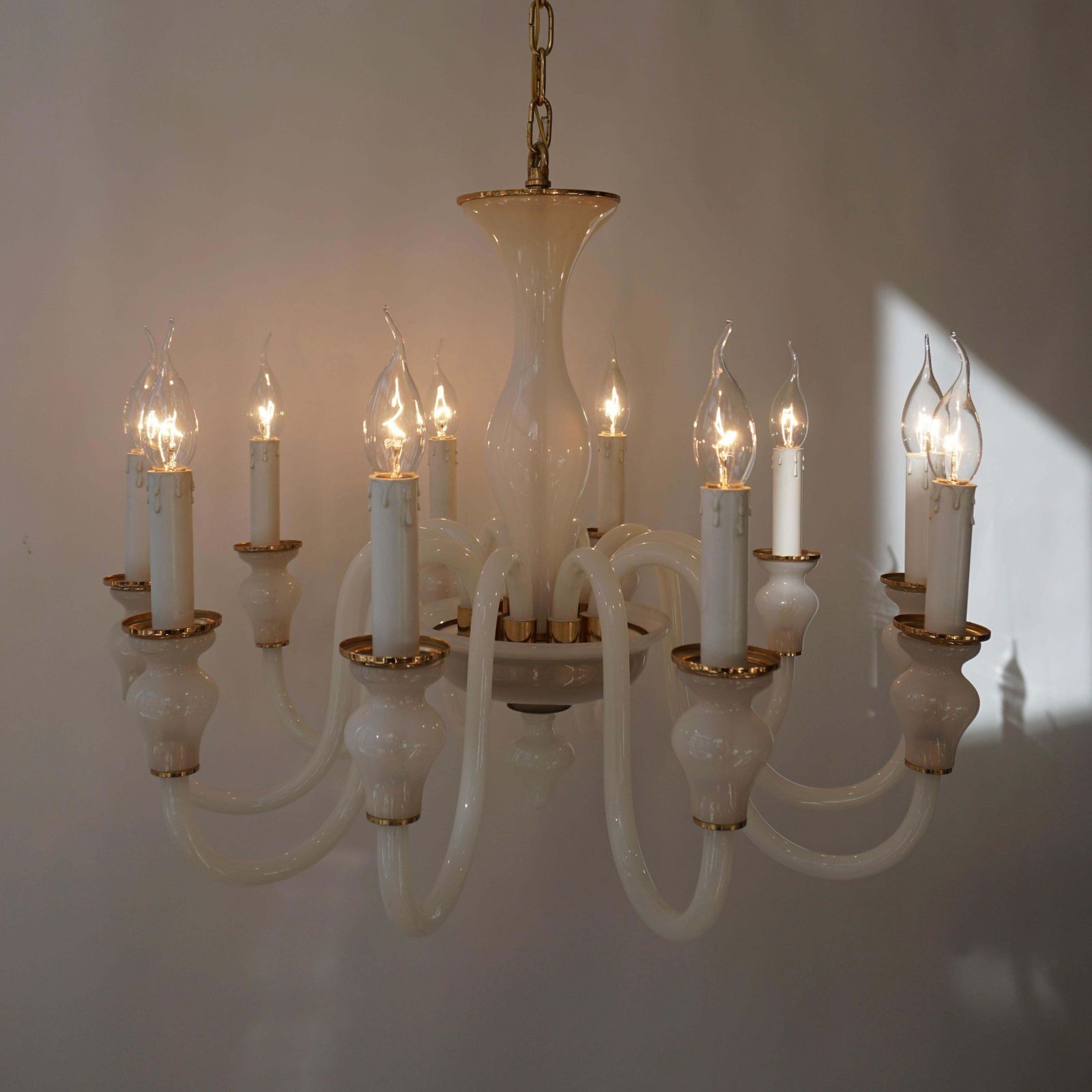photo furniture Italian Modern Hand Blown White And Gold Murano Glass Chandeliers