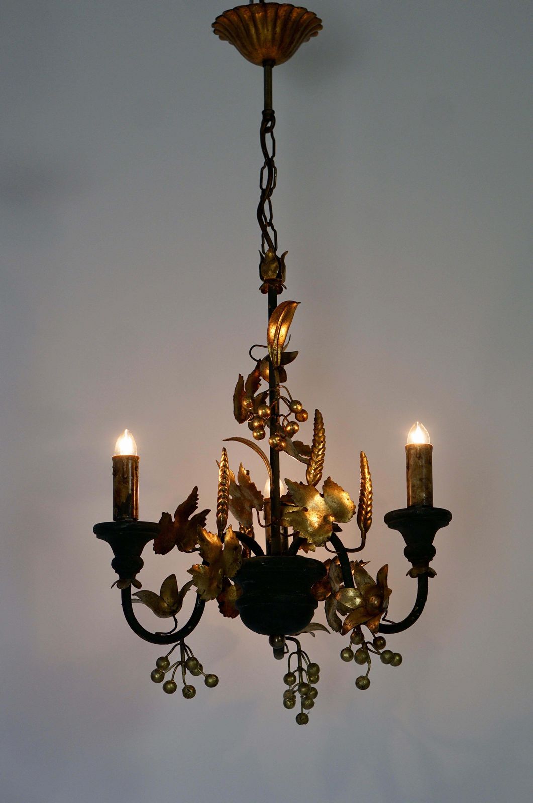 Chandelier In Wood And Gilded Metal photo 1274.0