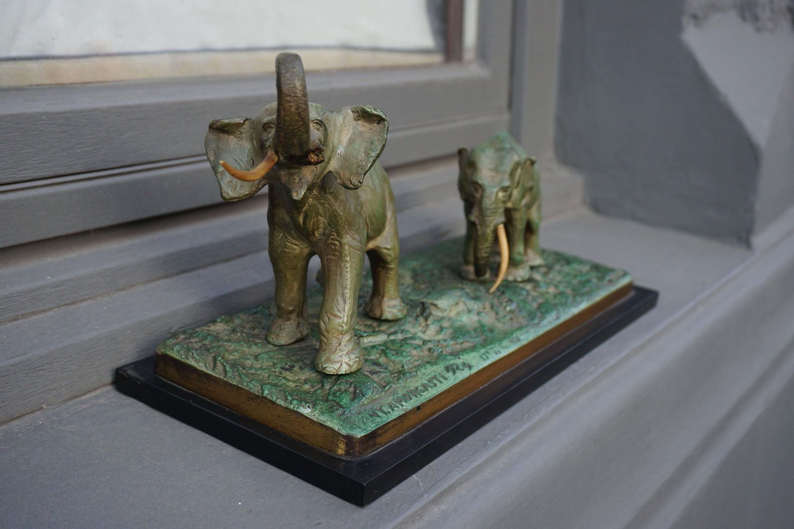 Early 20th Century Bronze Sculpture Of Elephants photo 1189.0