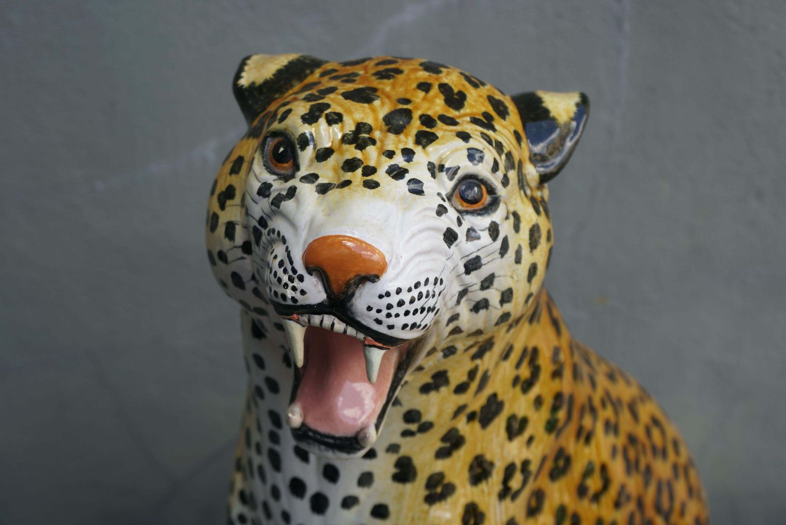 photo vinterior Large Italian Glazed Terracotta Leopard Cheetah Statue, 1960s Hollywood Regency