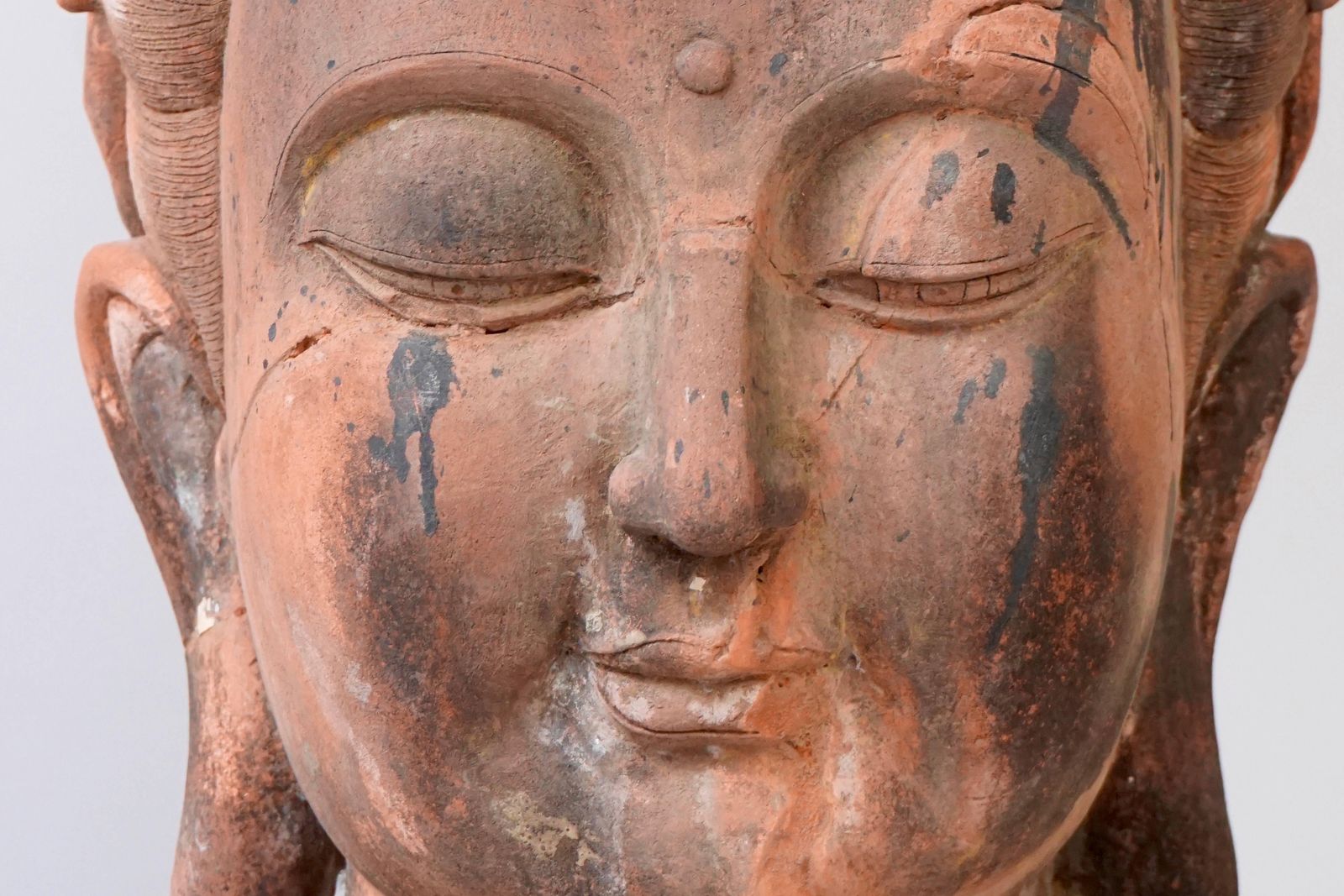 Larger Than Life Terracotta Buddha Bust Of Guanyin, Early 20th Century, China photo vinterior