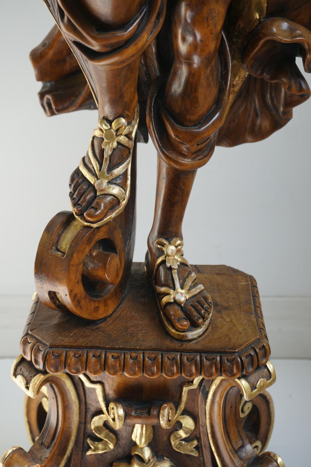 photo furniture Italian Gilded Wood Venetian Figural Torchère Candelabra Floor Lamp