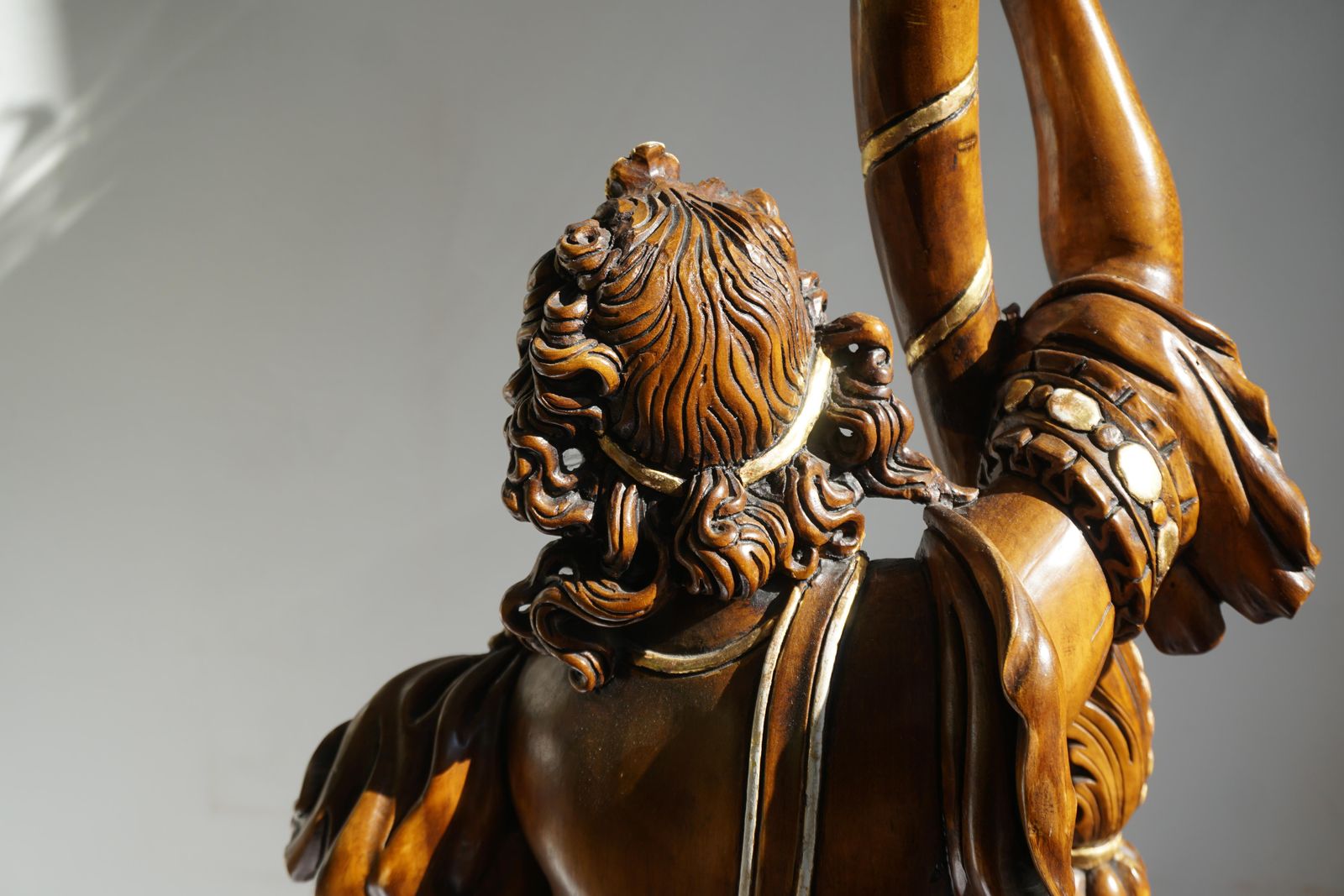 photo vintage Italian Gilded Wood Venetian Figural Torchère Candelabra Floor Lamp