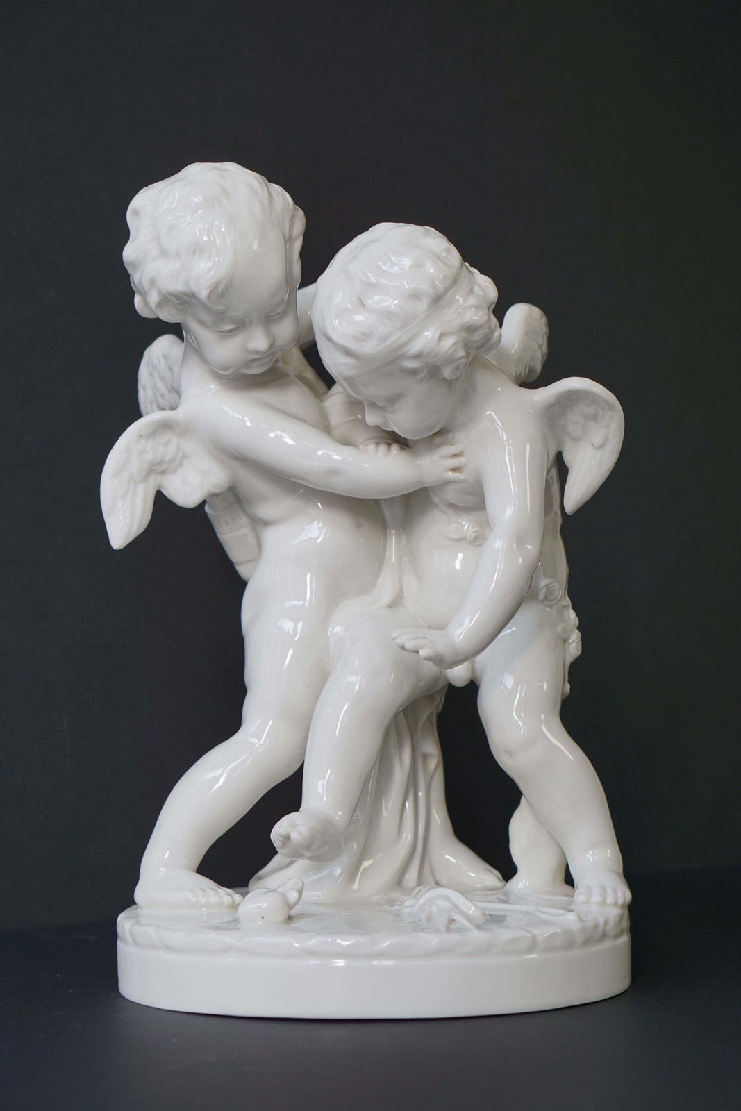 Porcelain Figurative Sculpture Representing Two Little Angels, Putti photo furniture