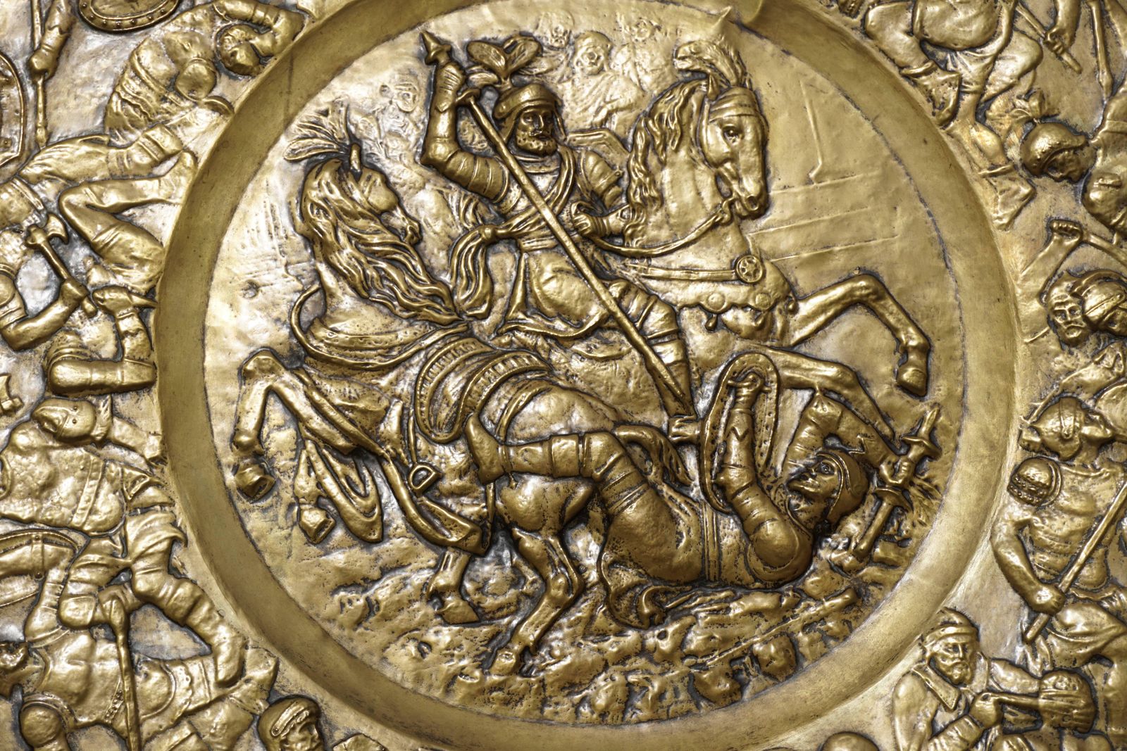 photo vinterior Hammered Copper Wall Relief Sculpture With Roman Warriors