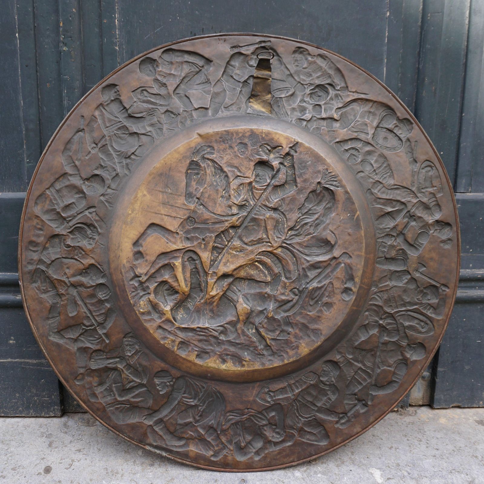 photo vintage Hammered Copper Wall Relief Sculpture With Roman Warriors