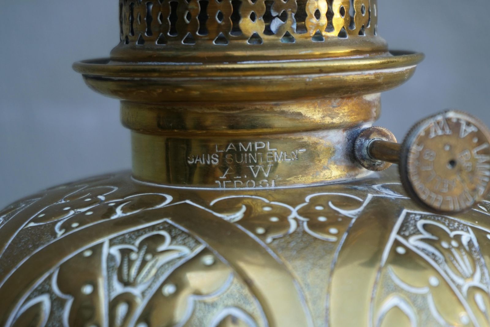 Pair Of Antique Victorian Reeded Column Brass Oil Lamps photo buy