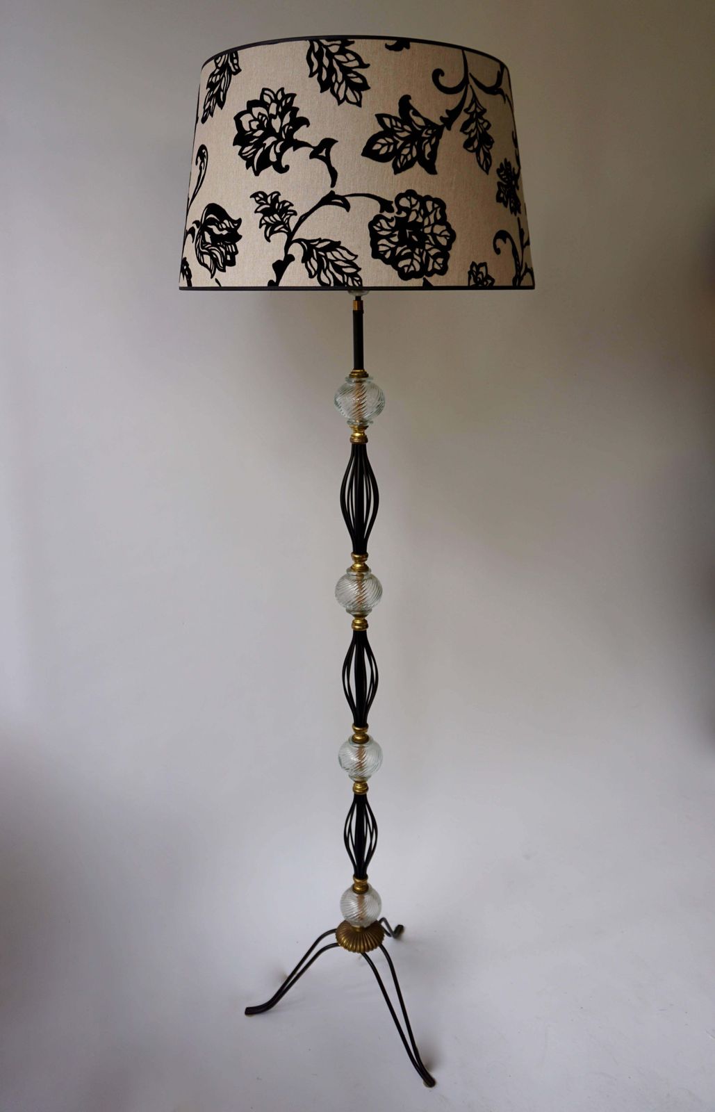 Italian Elegant Floor Lamp In Brass And Glass photo 1401.0