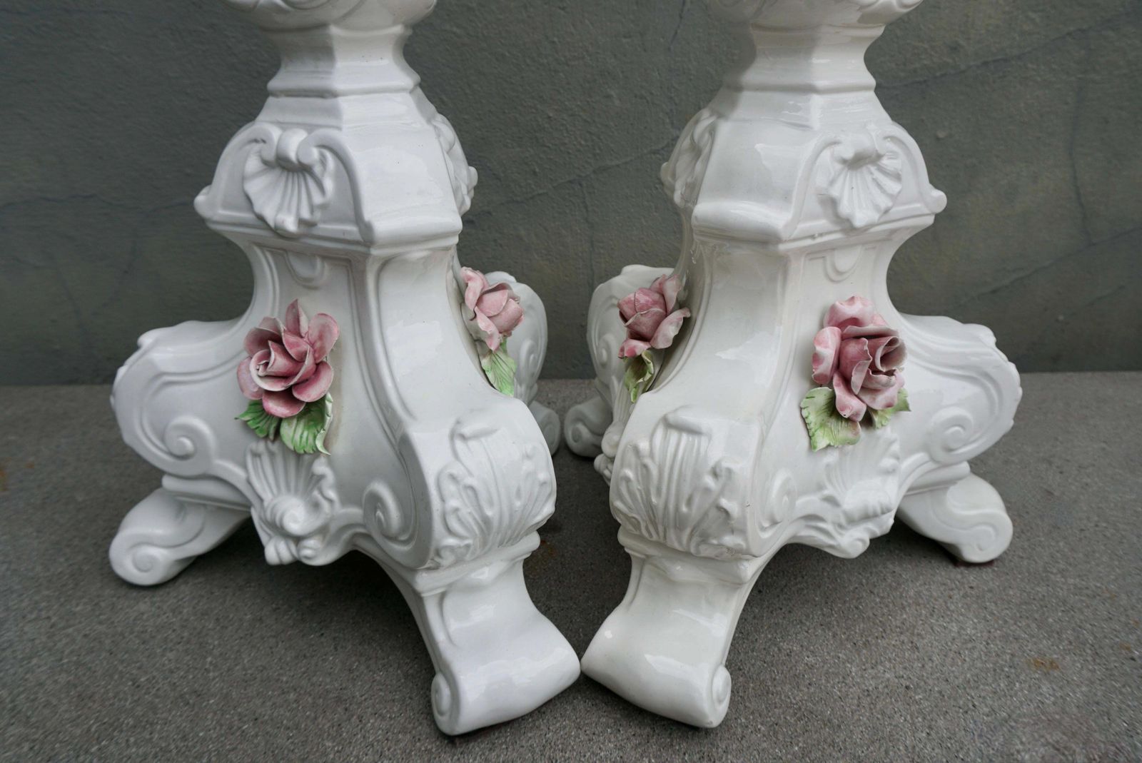 photo furniture Pair Of Midcentury Italian Rococo Style White Porcelain Lamps