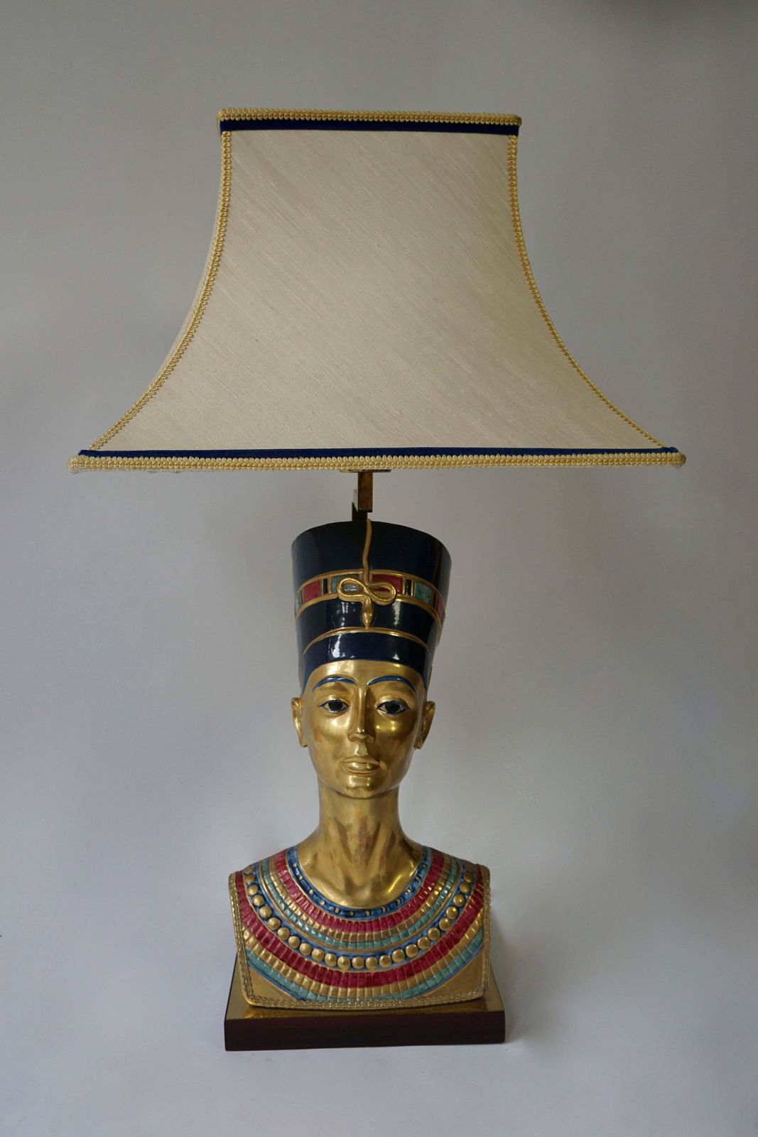 Egyptian Nefertiti Pharoh Queen Busts, Table Lamps By Edoardo Tasca photo Lighting
