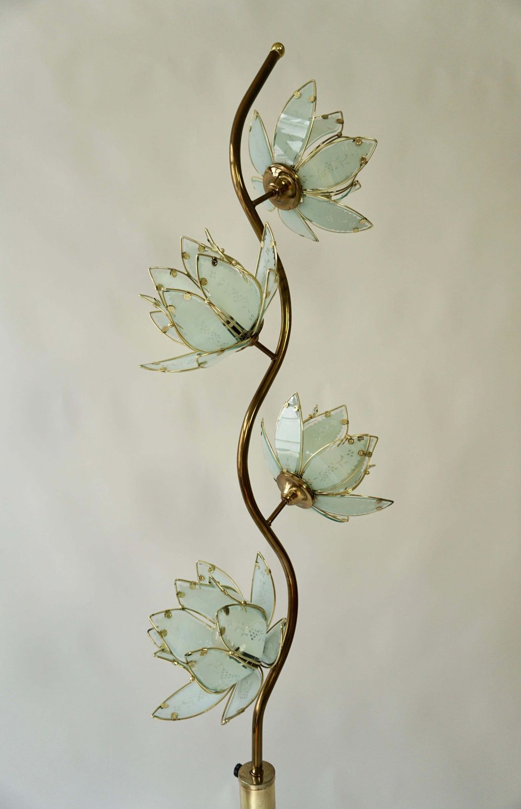 Elegant Floor Lamp With Four Glass Lotus Flowers photo vinterior
