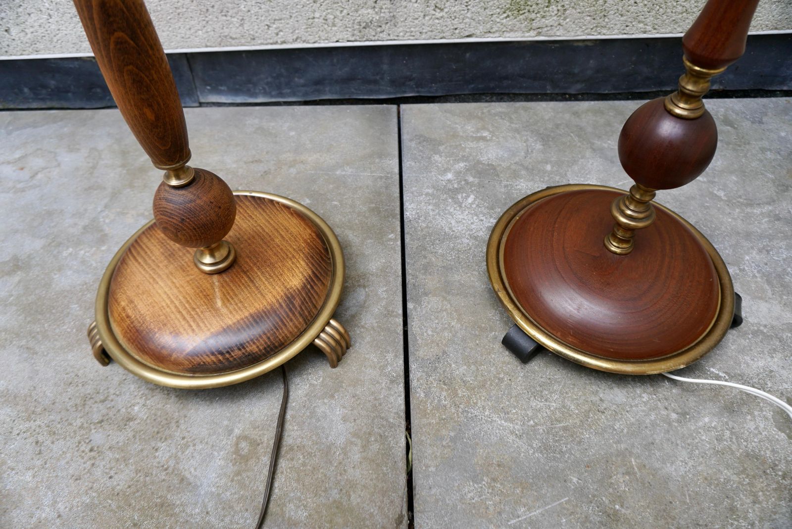 photo vintage Adjustable Floor Lamp And Table Lamp Set In Wood And Brass With Glass Shades
