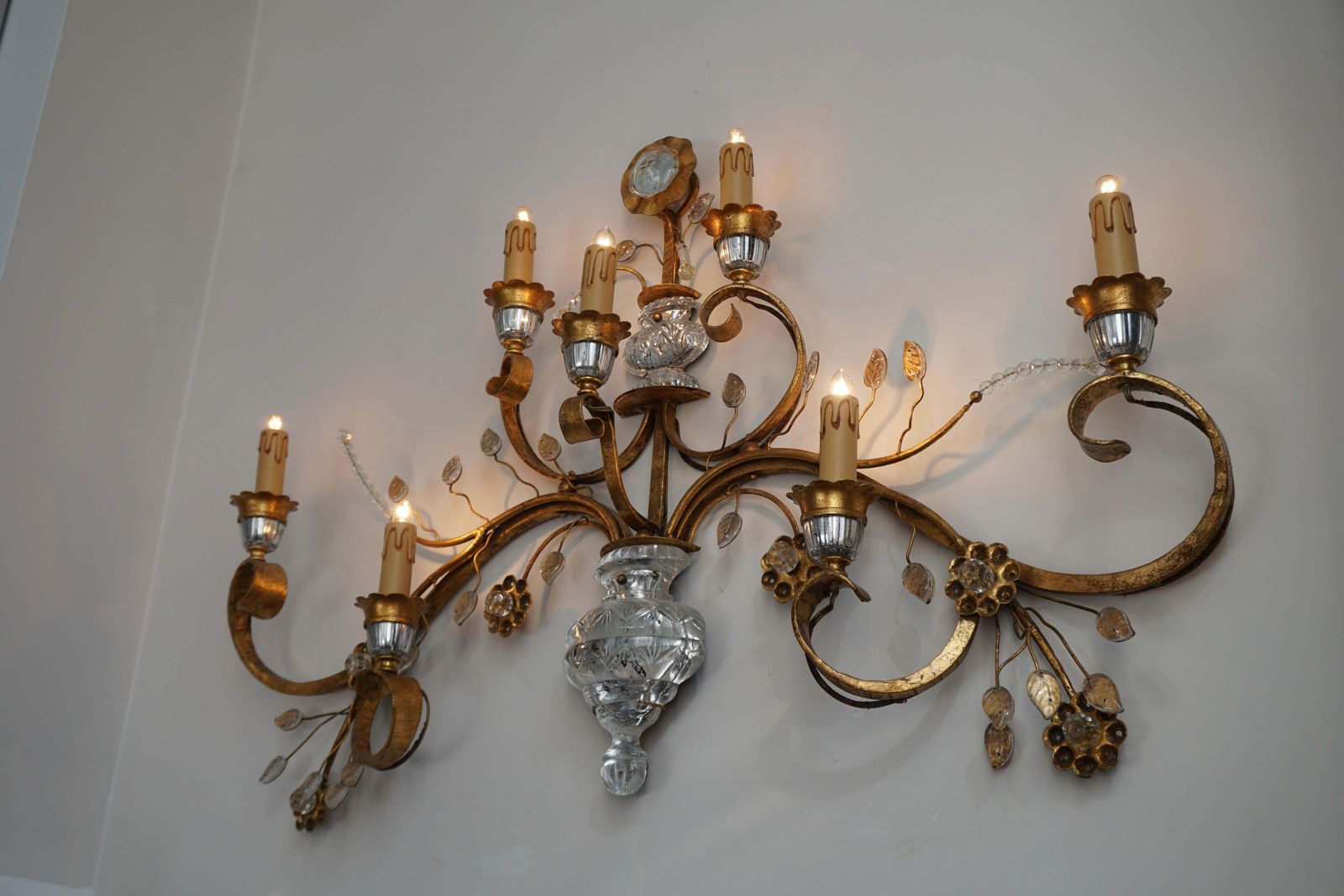 photo vinterior Gilded Metal Leaf And Glass Flower Wall Sconce Light Fixture